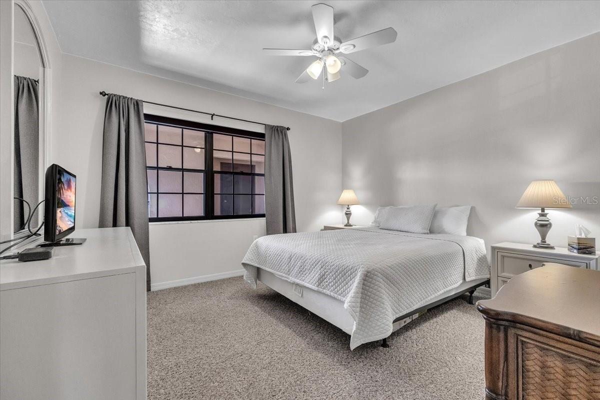 Image 24 of 47 For 23465 Harborview Road 624