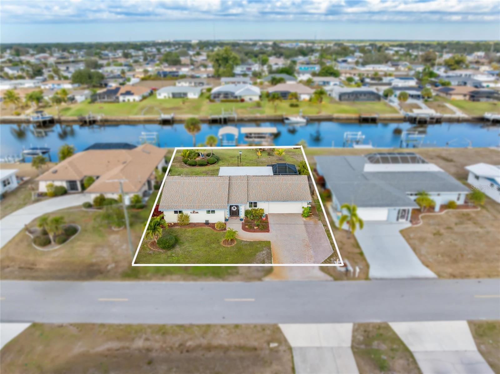 Image 23 of 40 For 774 Spring Lake Boulevard Nw