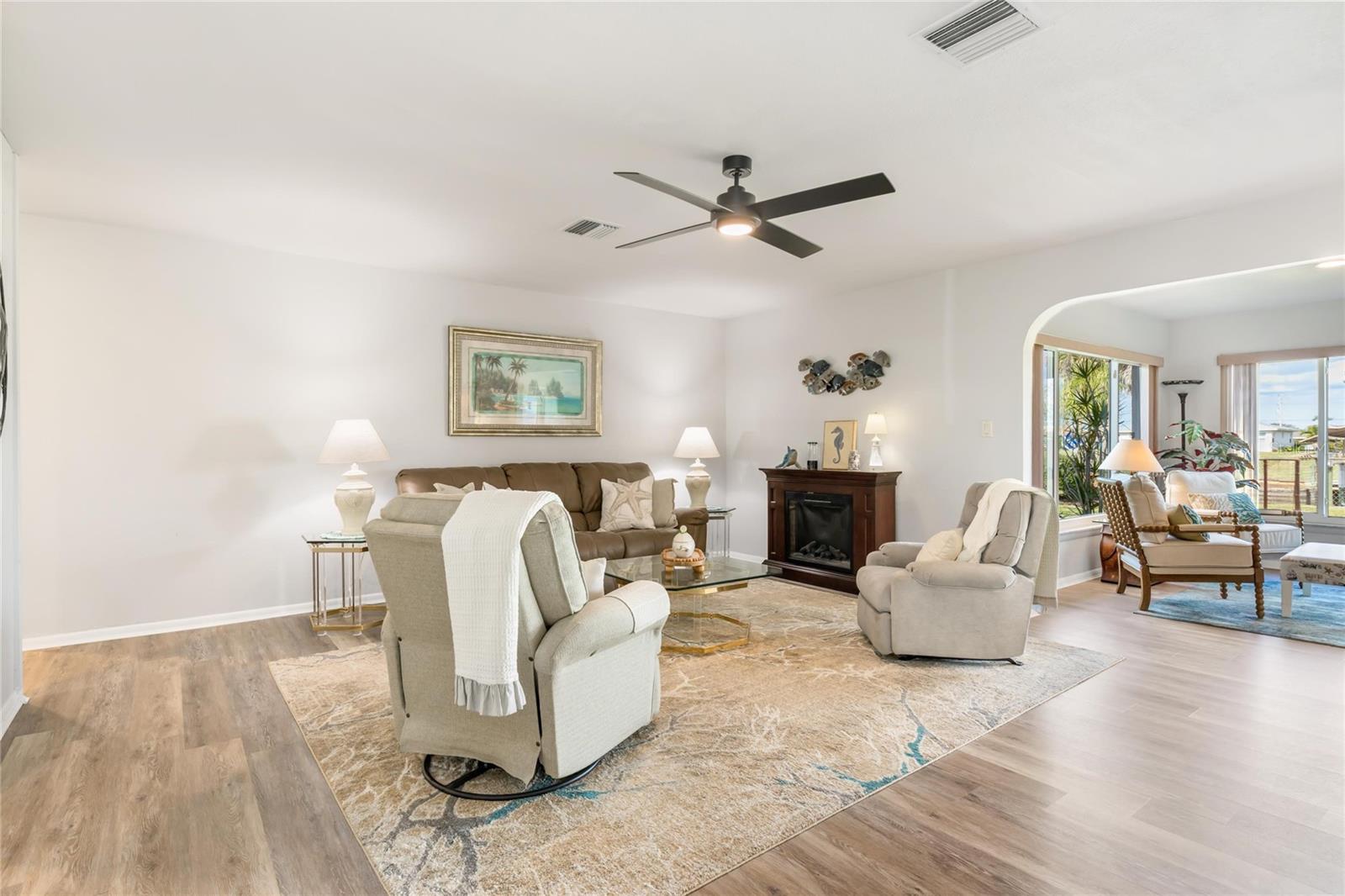 Image 4 of 40 For 774 Spring Lake Boulevard Nw