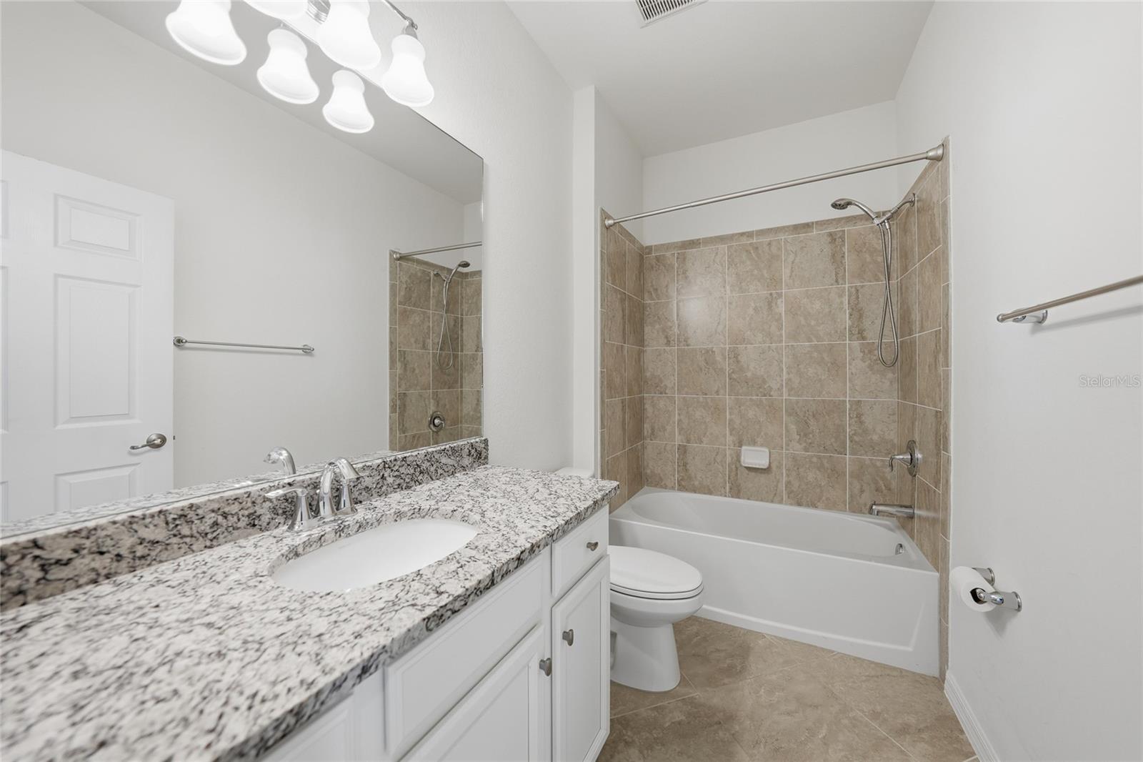 Image 25 of 53 For 17884 Wayside Bend