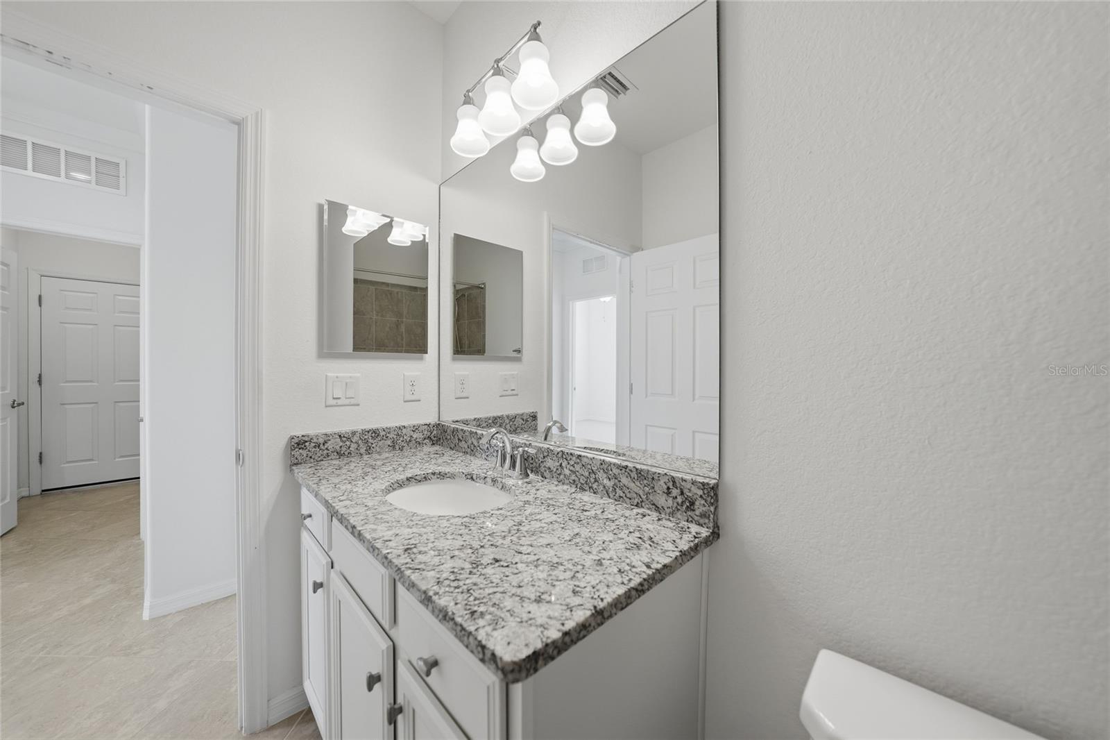 Image 26 of 53 For 17884 Wayside Bend