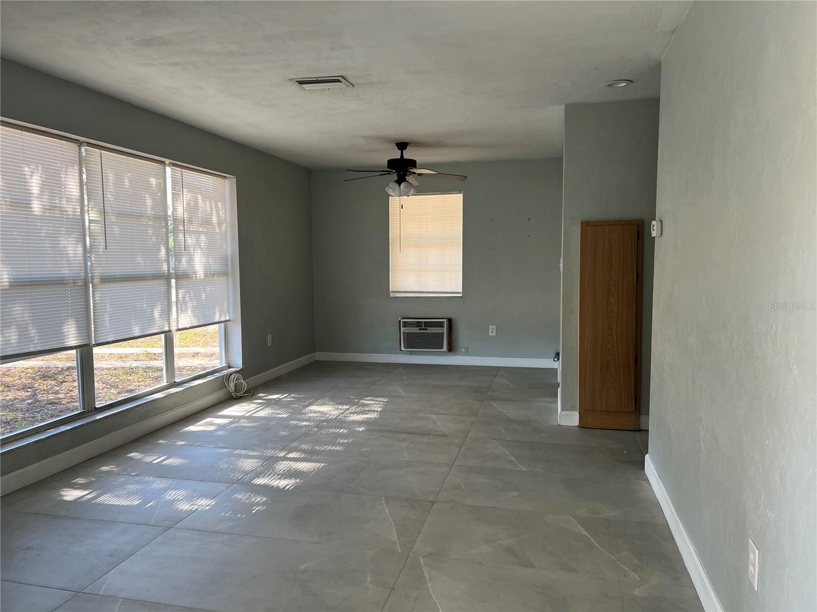 Image 4 of 14 For 21130 Gladis Avenue