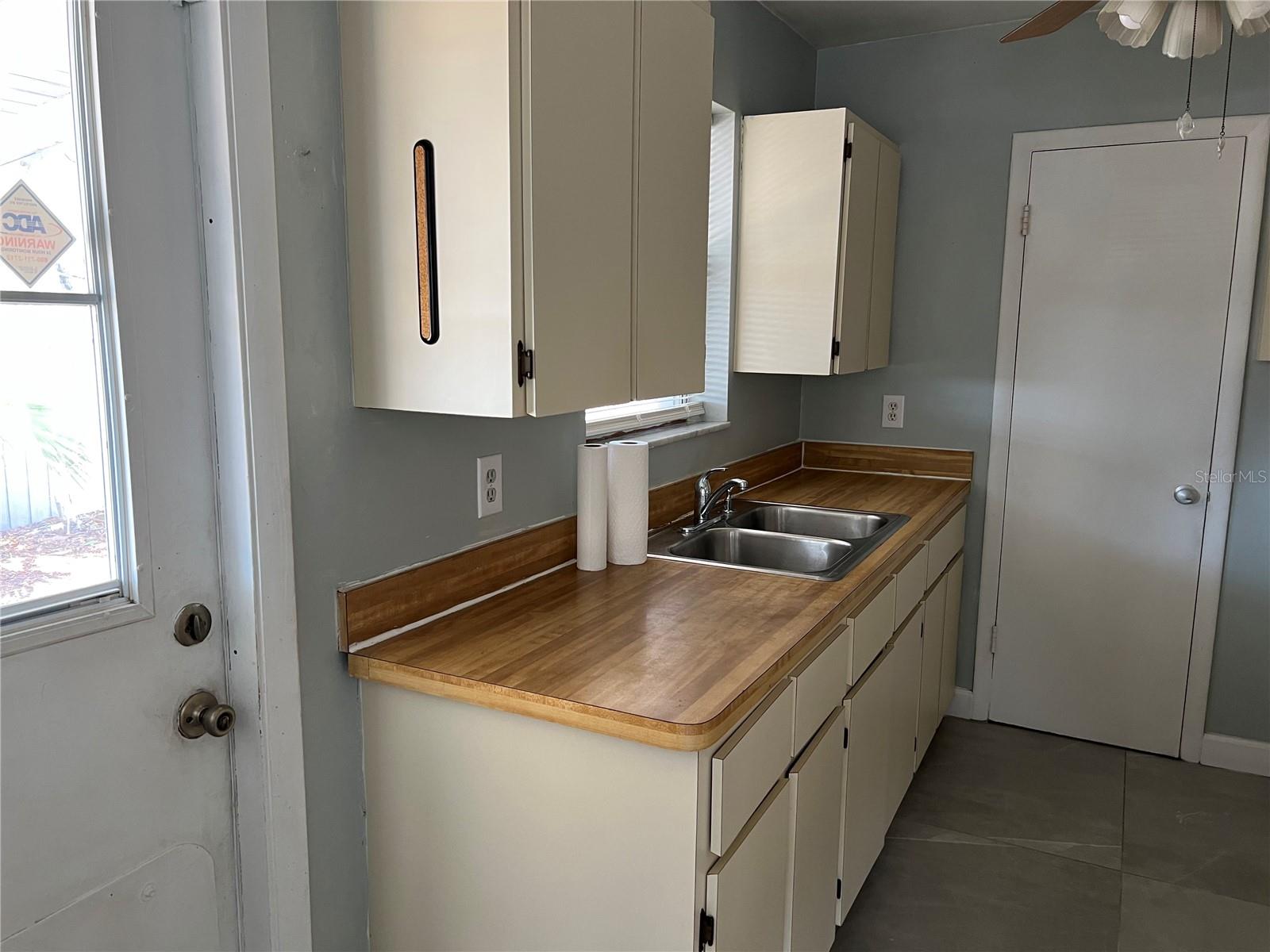 Image 5 of 14 For 21130 Gladis Avenue