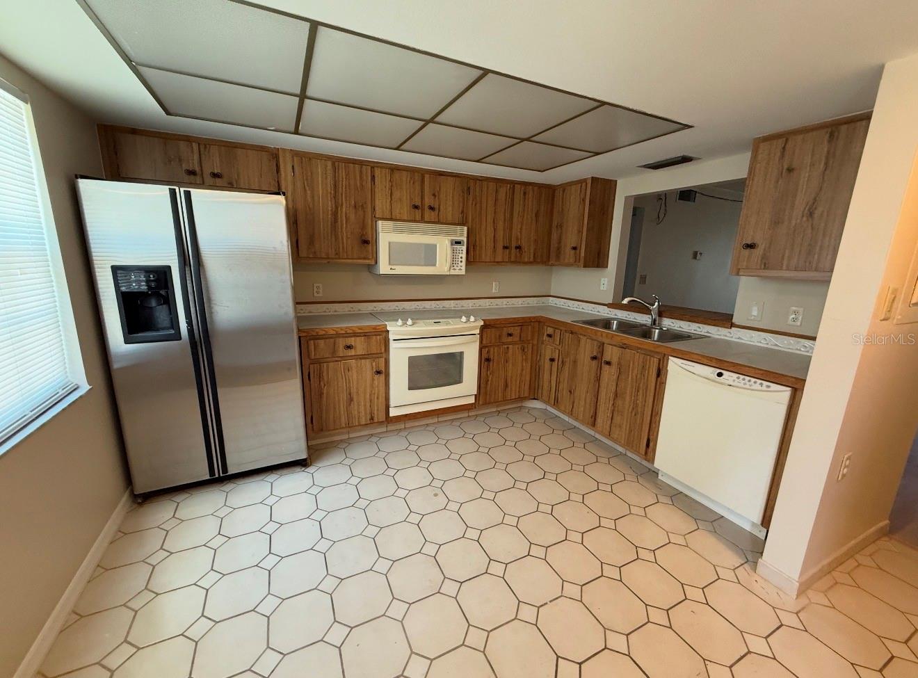 Image 2 of 9 For 513 Marion Avenue 2