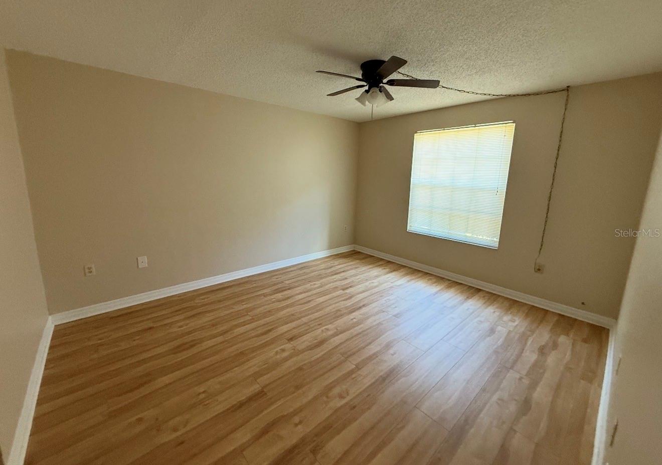 Image 4 of 9 For 513 Marion Avenue 2