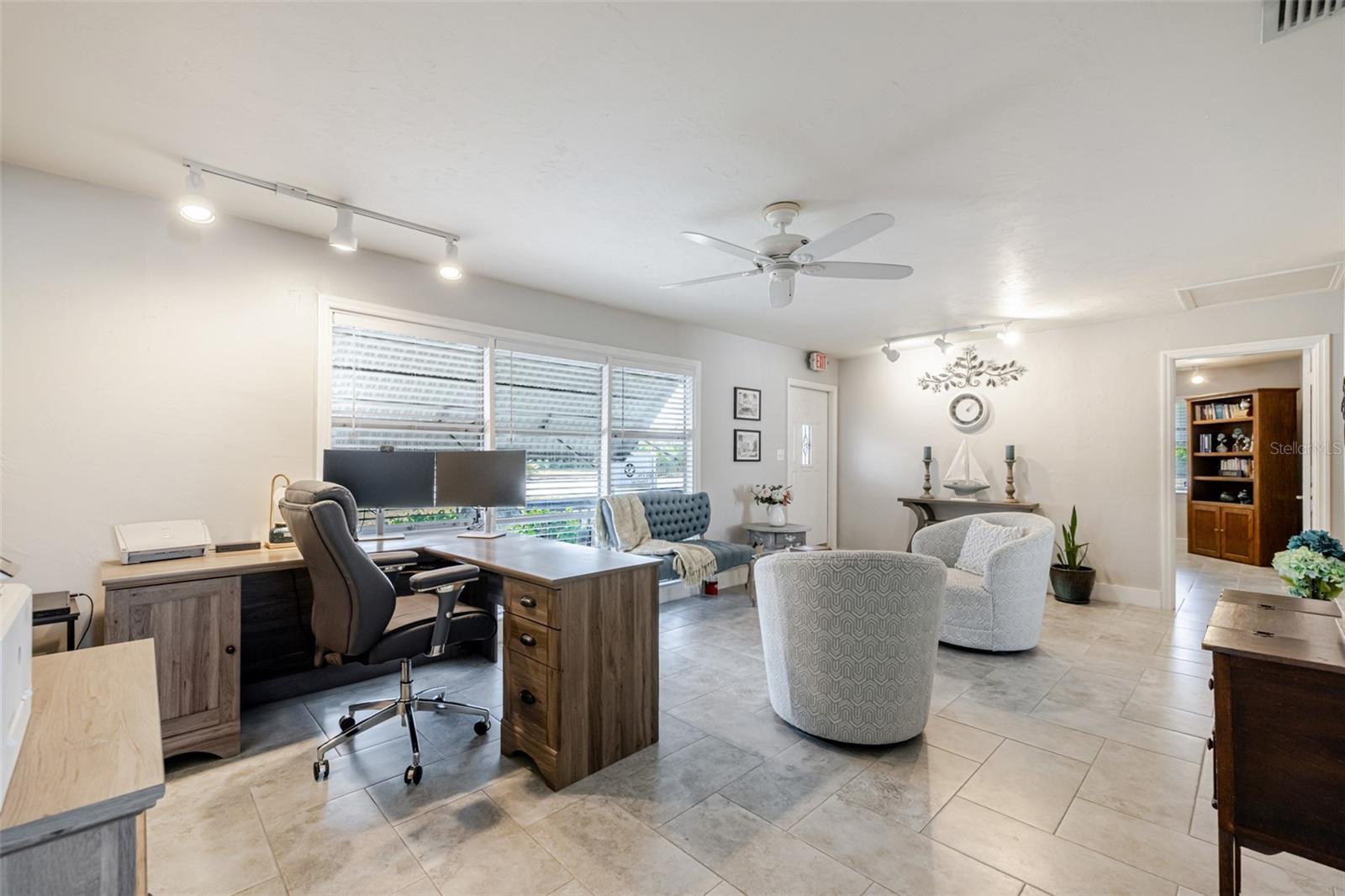 Image 11 of 38 For 164 Pondella Road