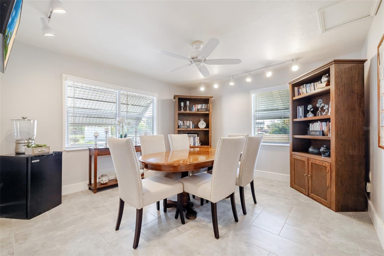 Image 14 of 38 For 164 Pondella Road