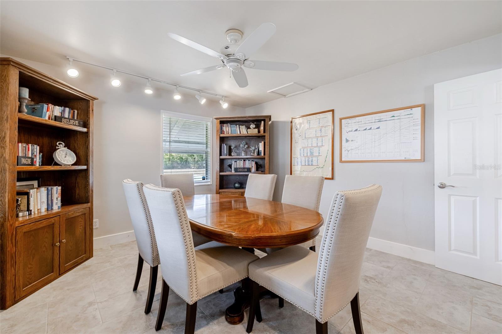 Image 15 of 38 For 164 Pondella Road