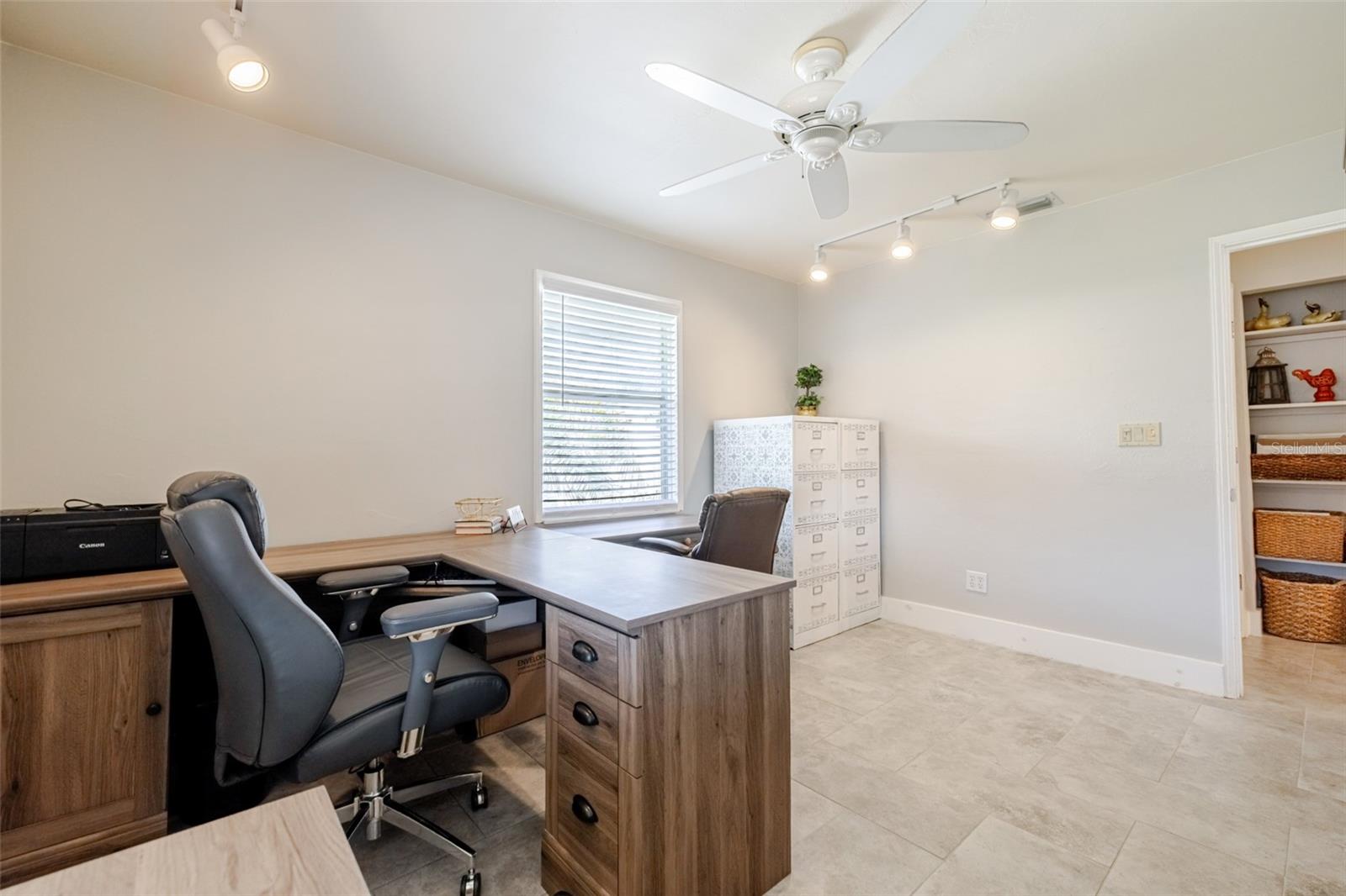 Image 17 of 38 For 164 Pondella Road