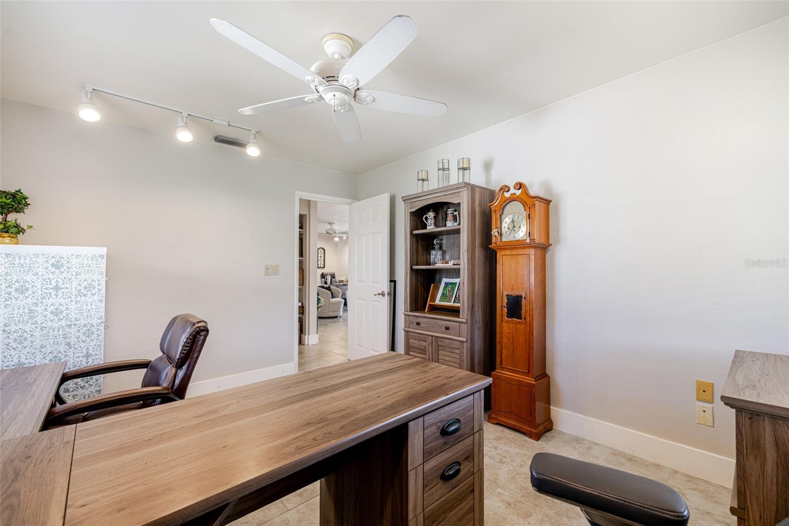 Image 18 of 38 For 164 Pondella Road