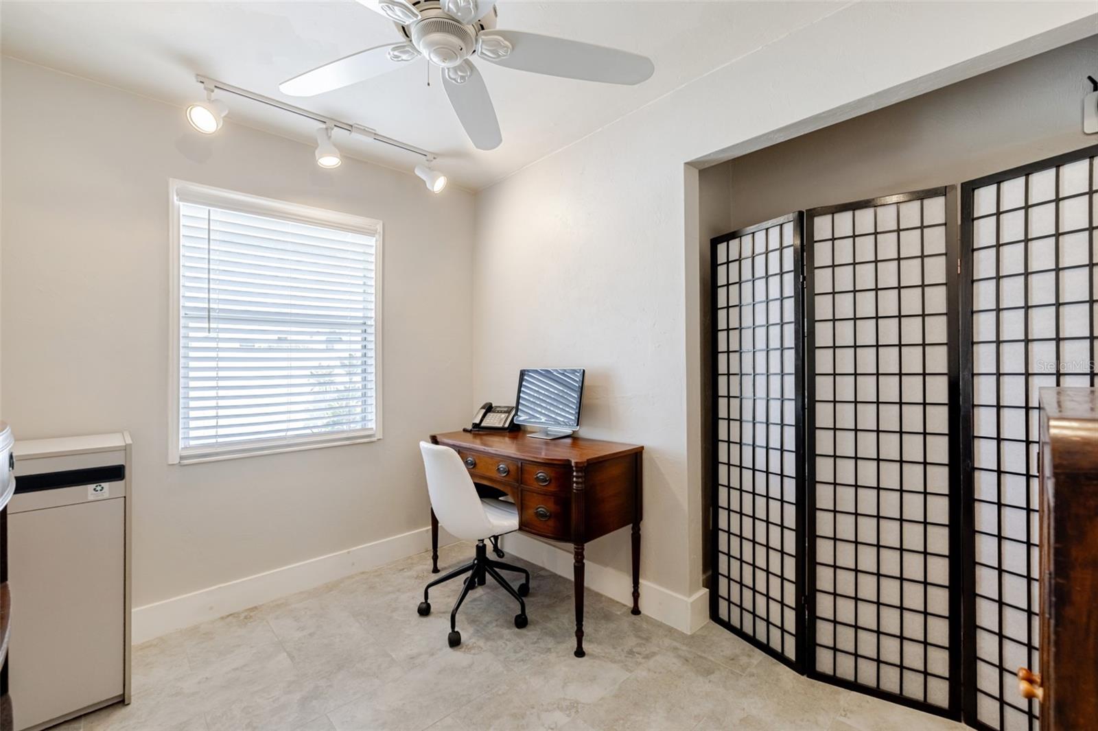 Image 19 of 38 For 164 Pondella Road