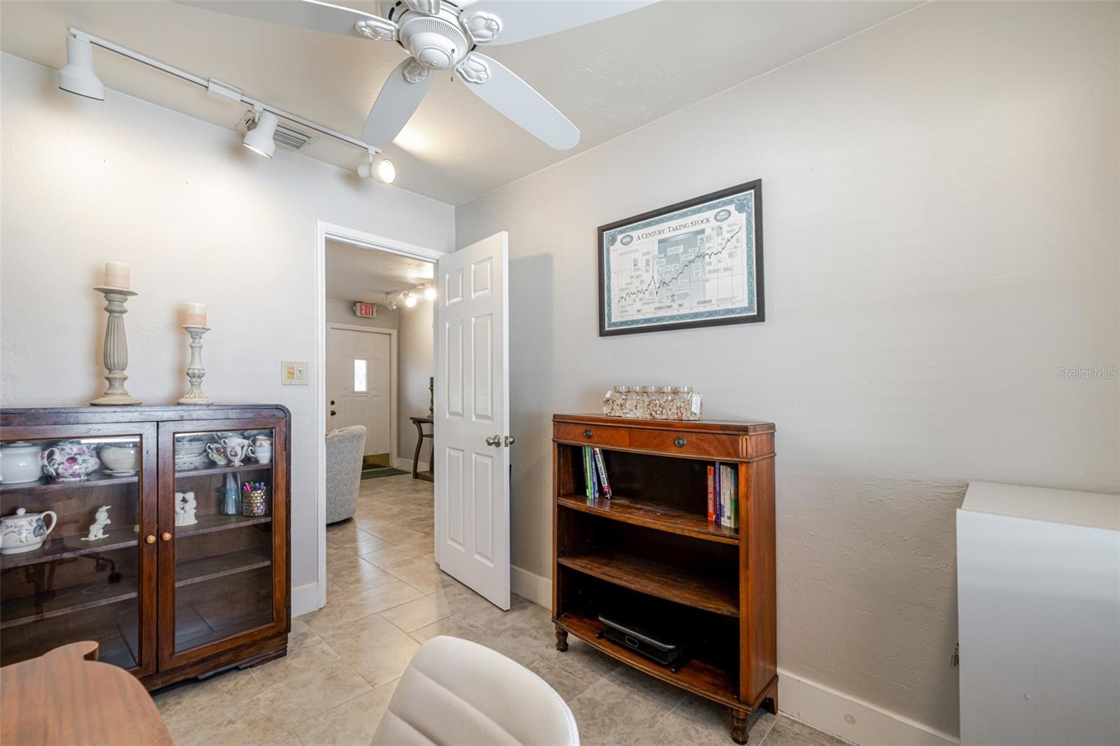 Image 20 of 38 For 164 Pondella Road