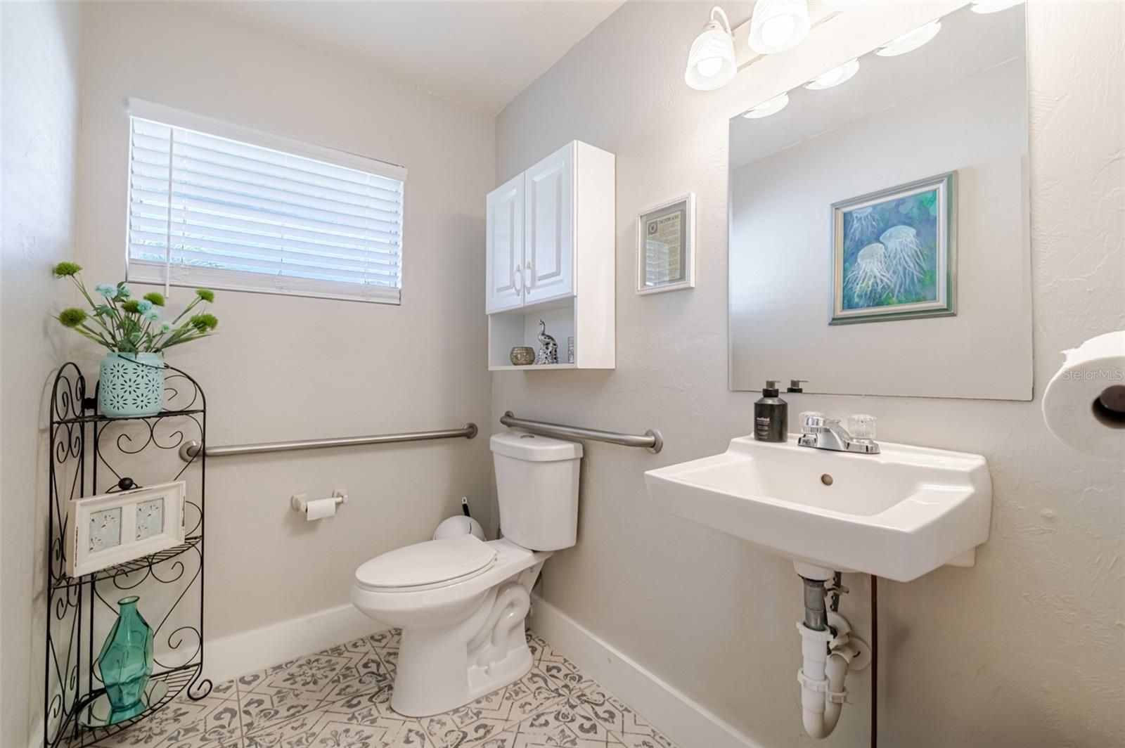 Image 25 of 38 For 164 Pondella Road