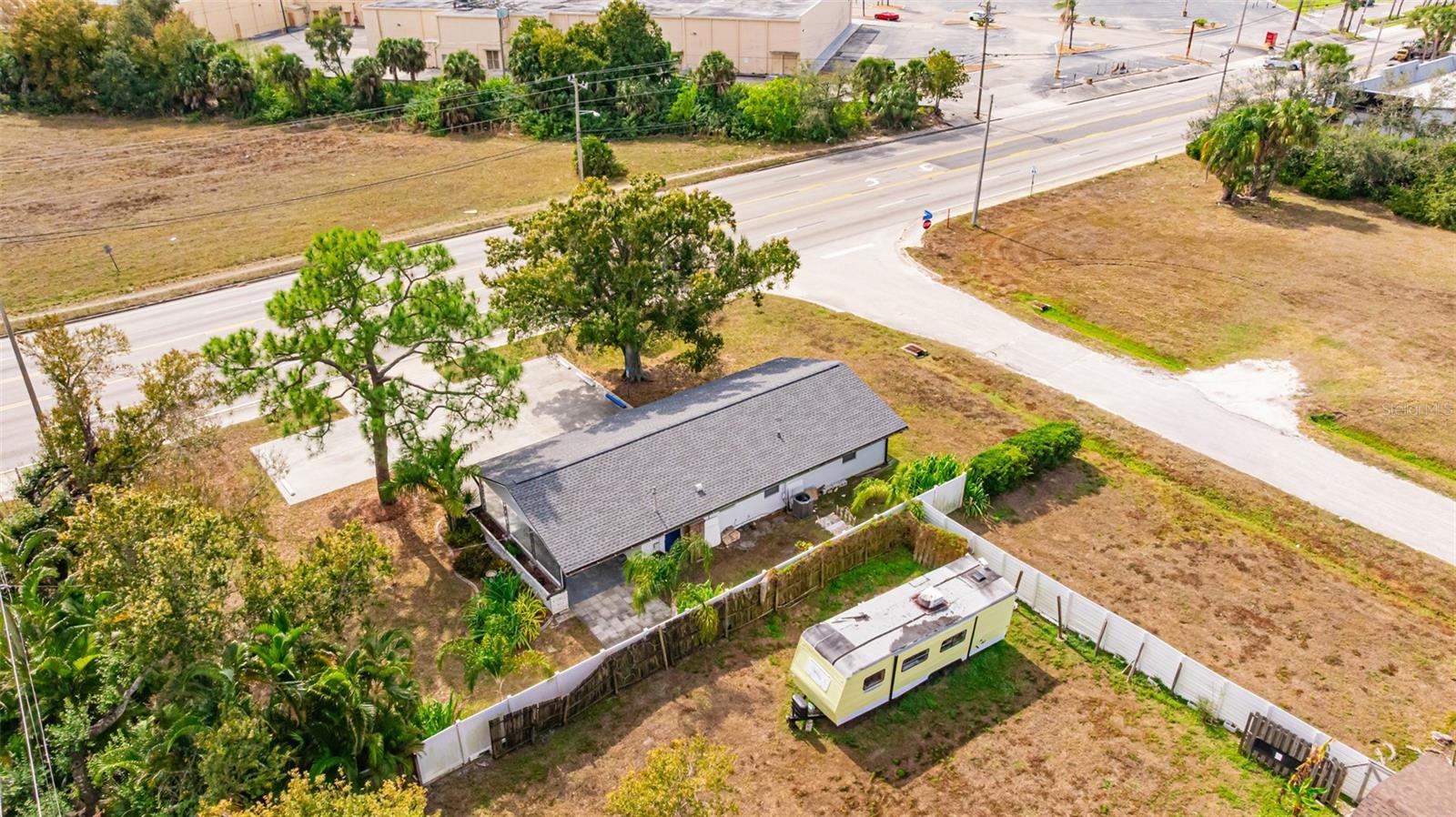 Image 31 of 38 For 164 Pondella Road