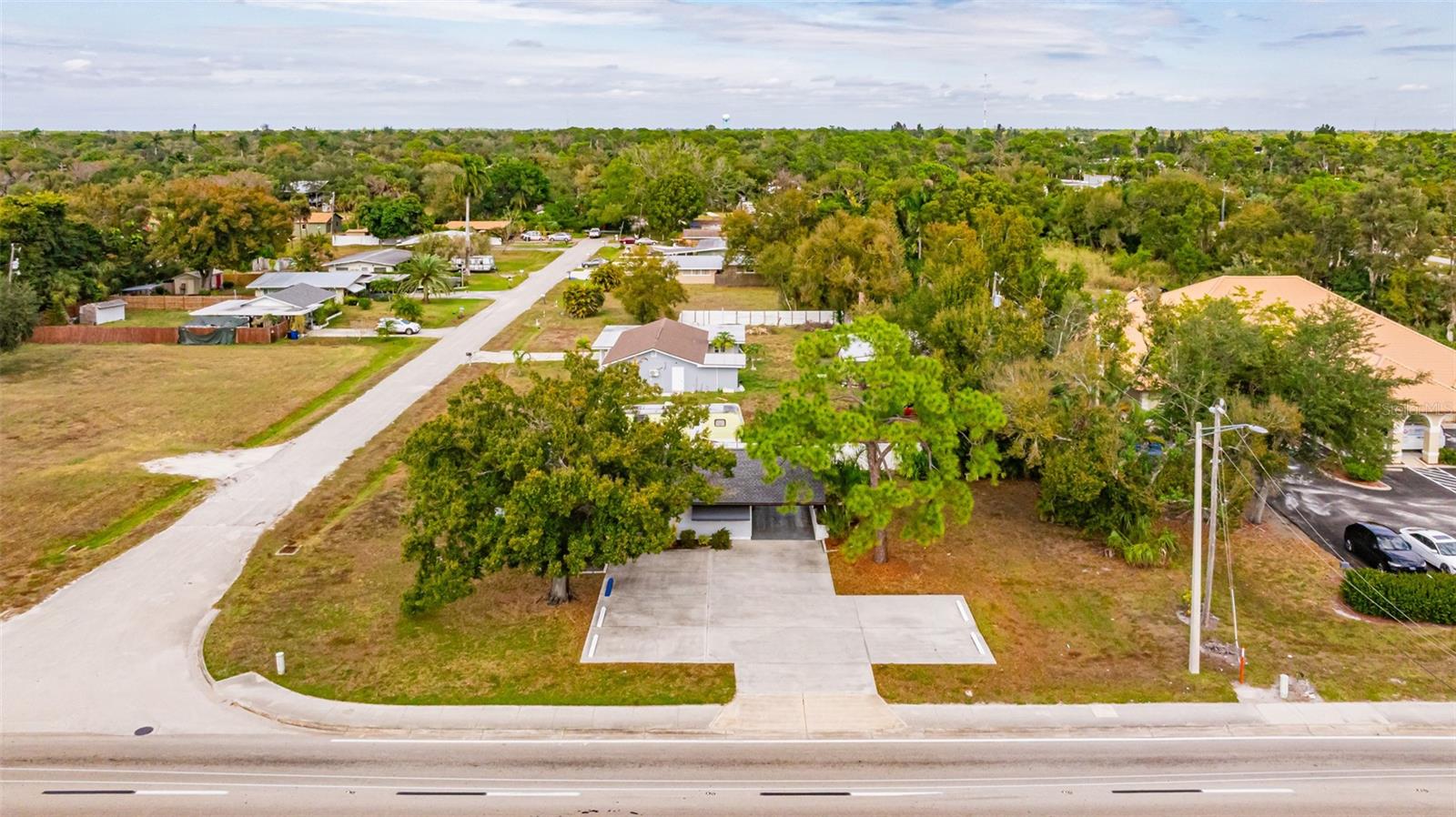 Image 35 of 38 For 164 Pondella Road