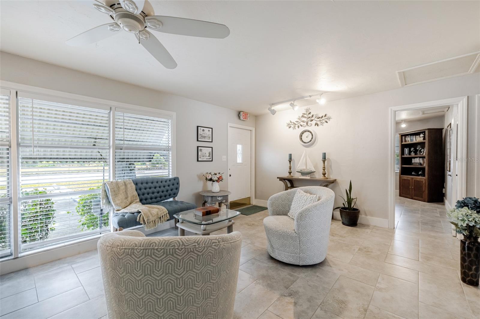 Image 7 of 38 For 164 Pondella Road