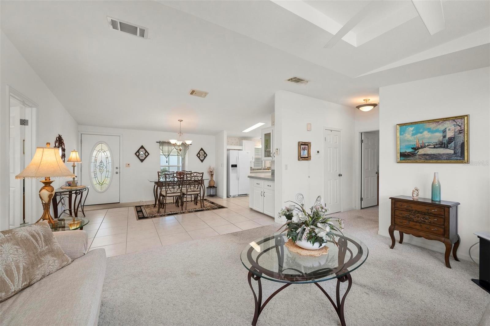 Image 11 of 56 For 1000 Kings Highway 413