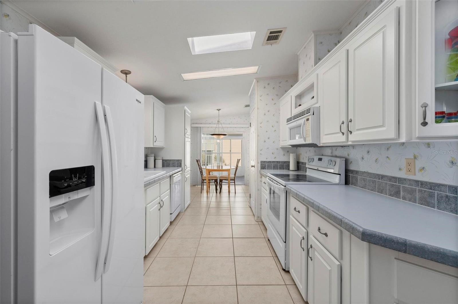 Image 12 of 56 For 1000 Kings Highway 413