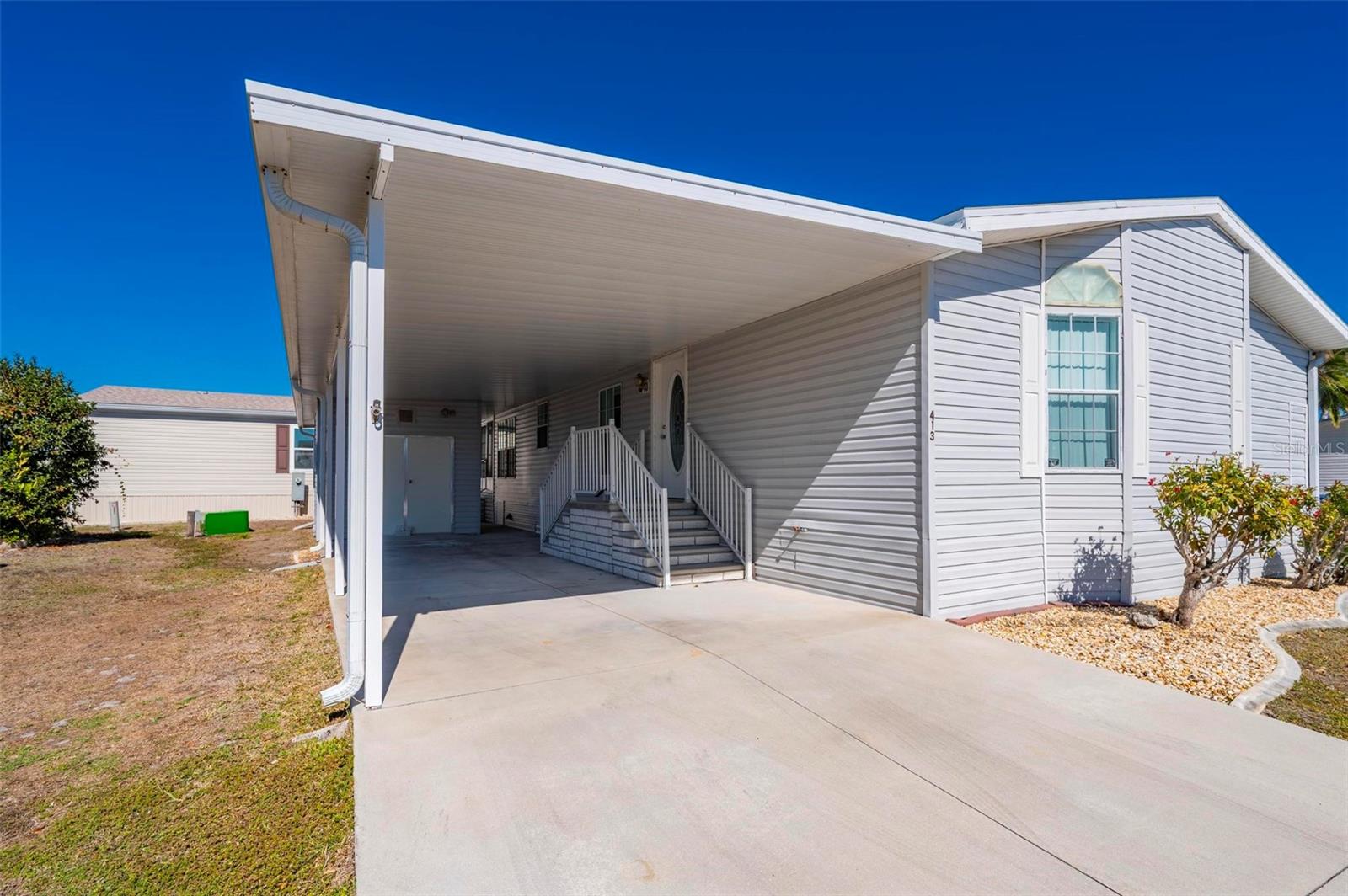 Image 2 of 56 For 1000 Kings Highway 413