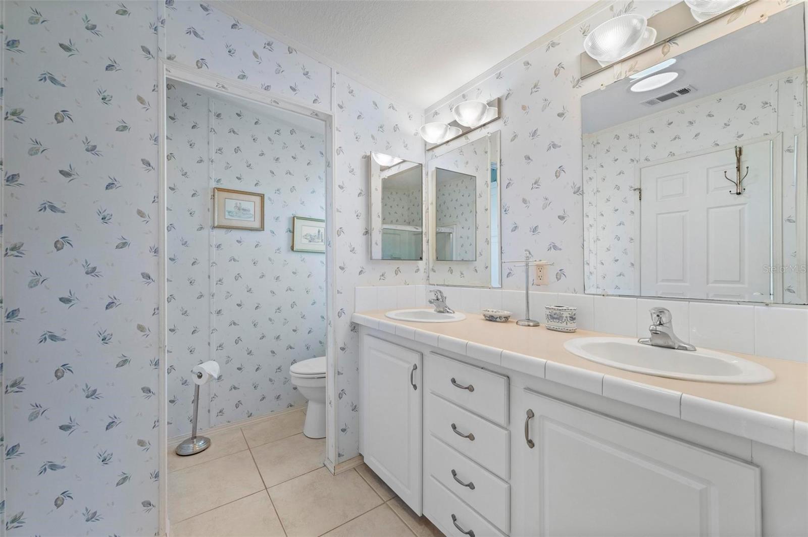 Image 21 of 56 For 1000 Kings Highway 413