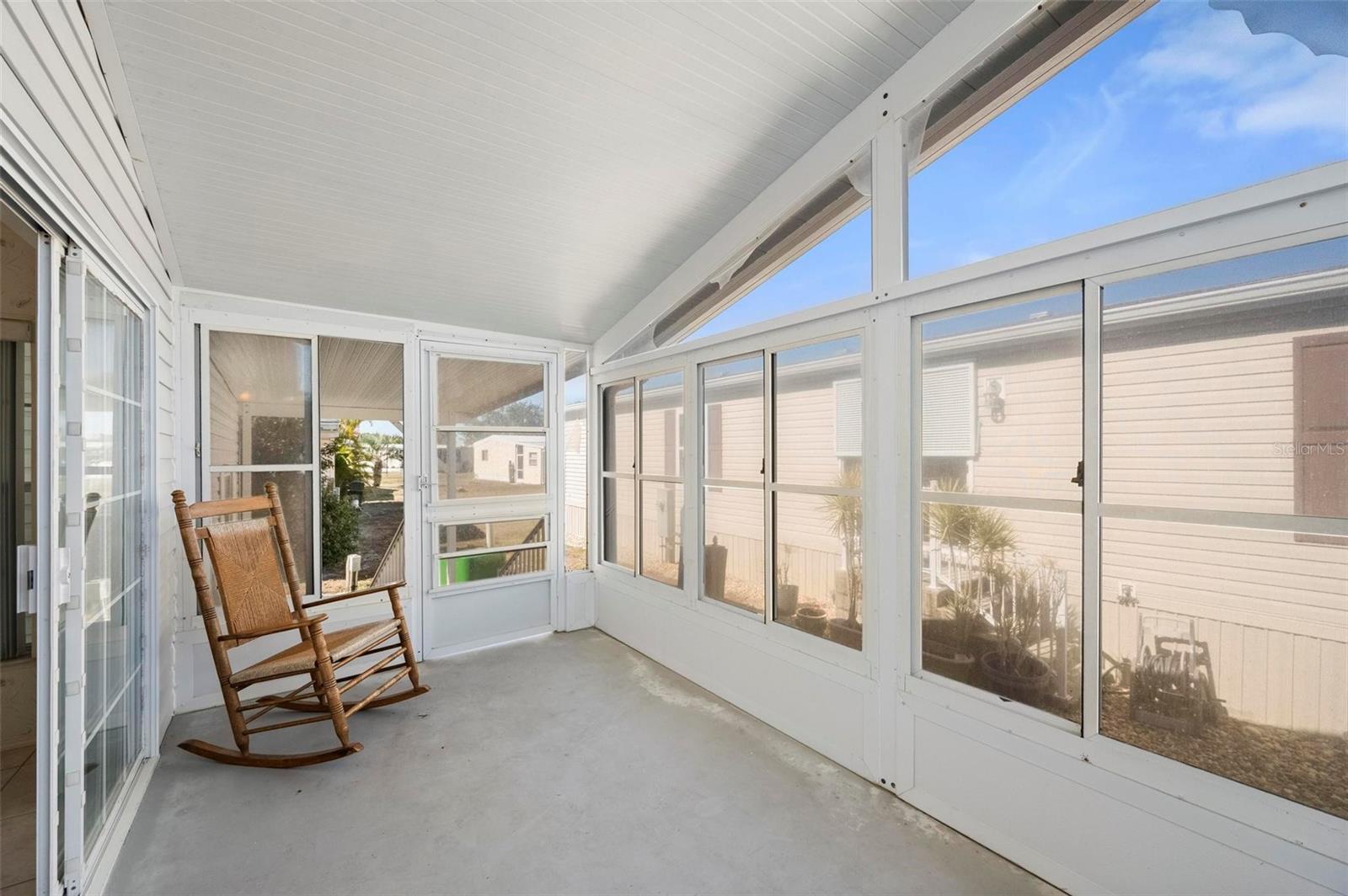 Image 27 of 56 For 1000 Kings Highway 413