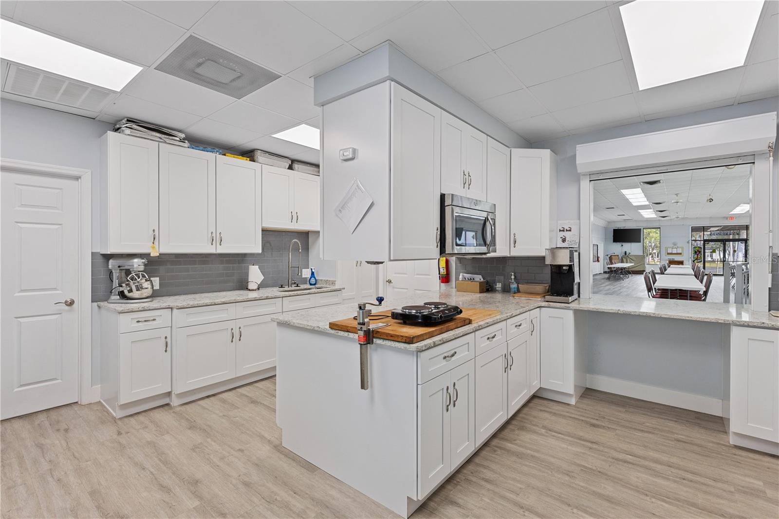 Image 52 of 56 For 1000 Kings Highway 413