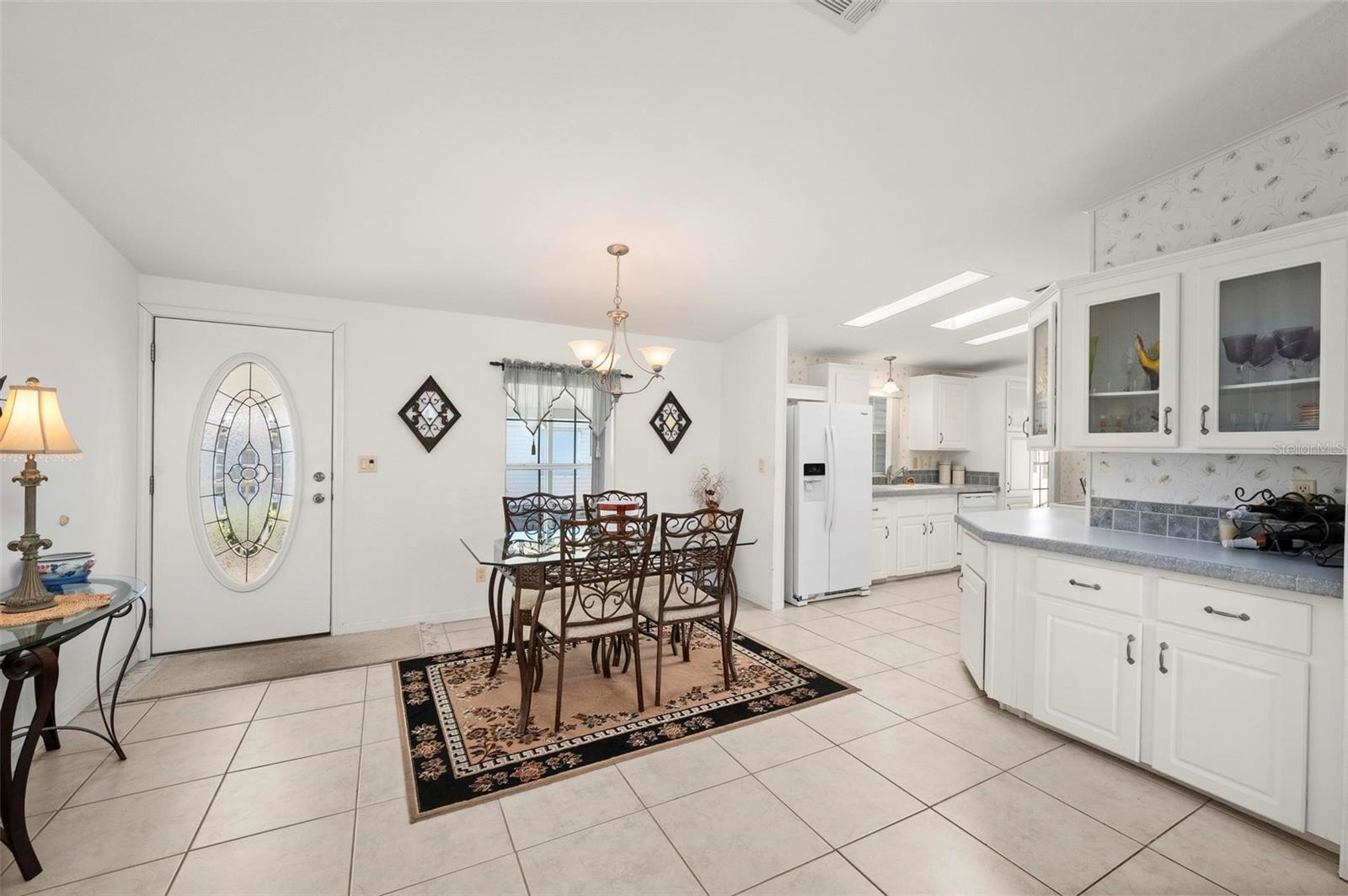 Image 6 of 56 For 1000 Kings Highway 413