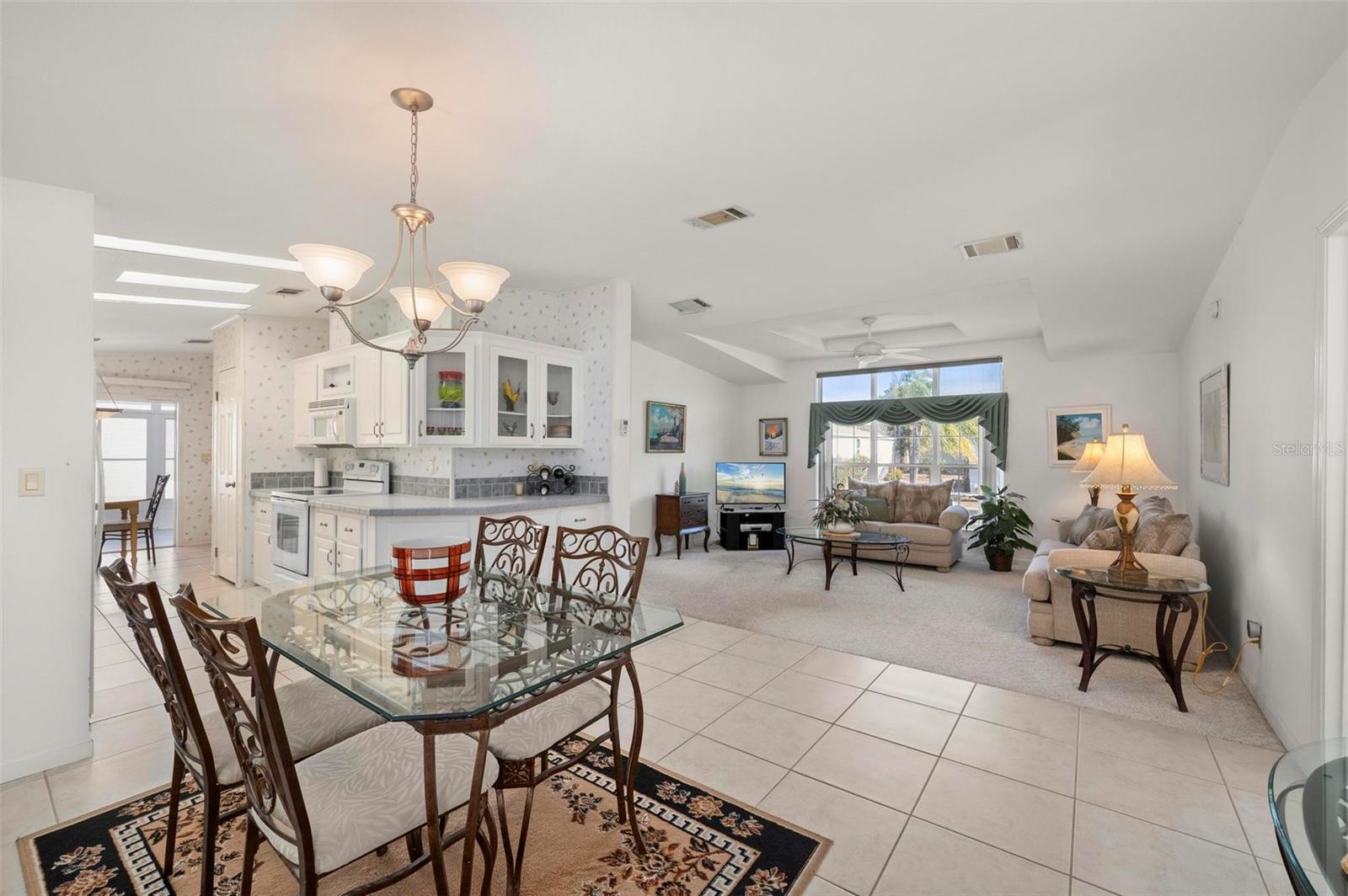 Image 7 of 56 For 1000 Kings Highway 413