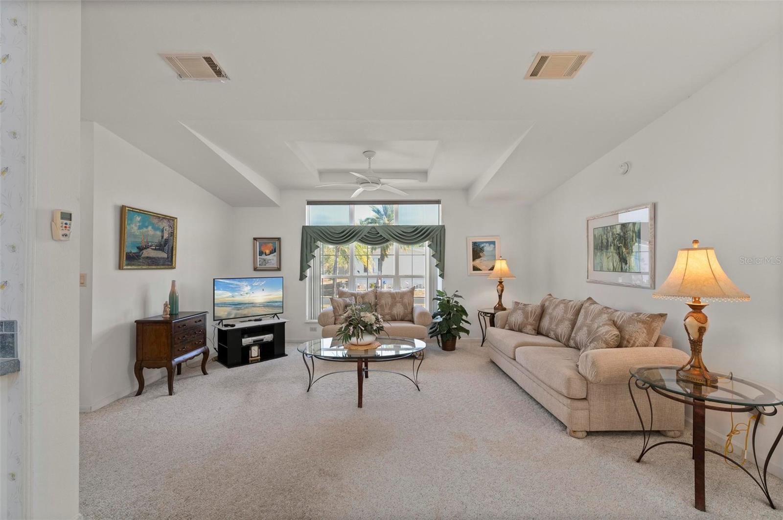 Image 9 of 56 For 1000 Kings Highway 413