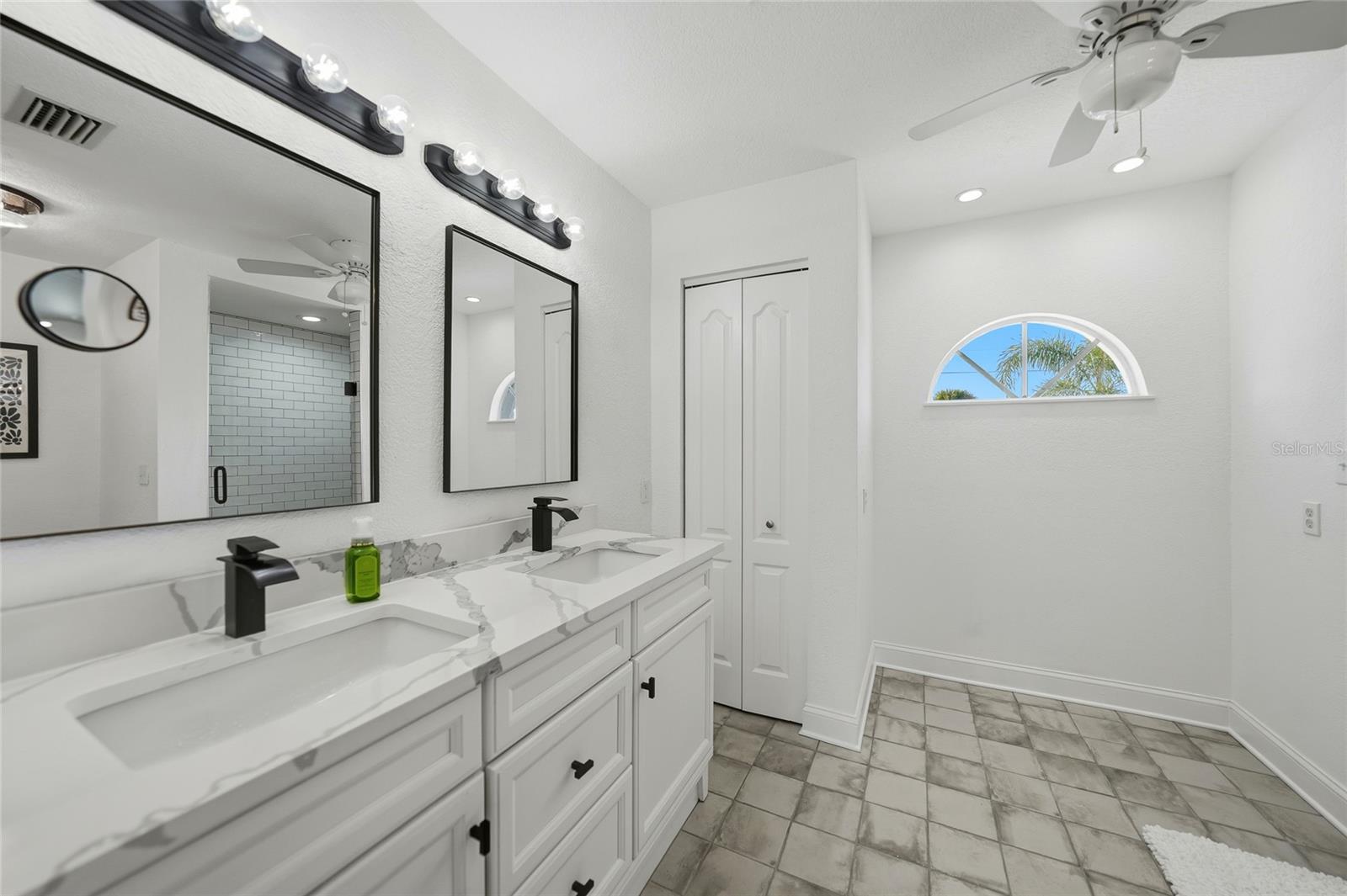 Image 20 of 37 For 2300 Via Esplanade