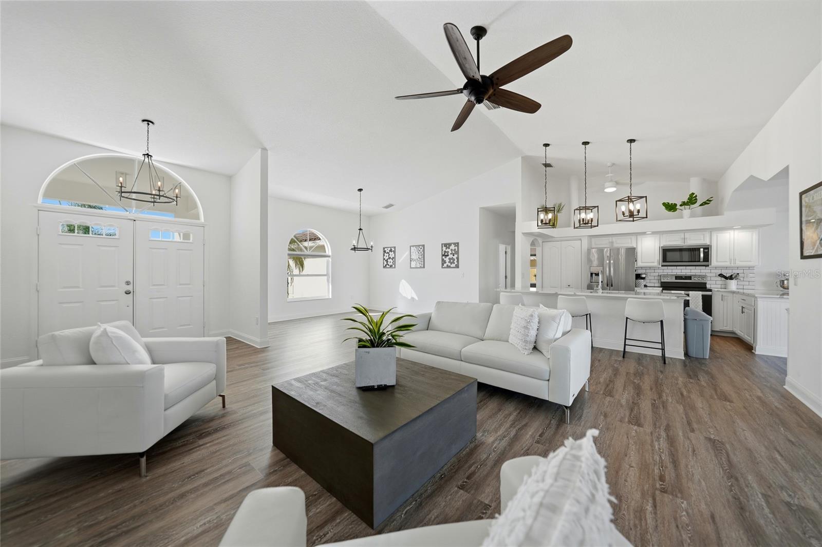 Image 4 of 37 For 2300 Via Esplanade