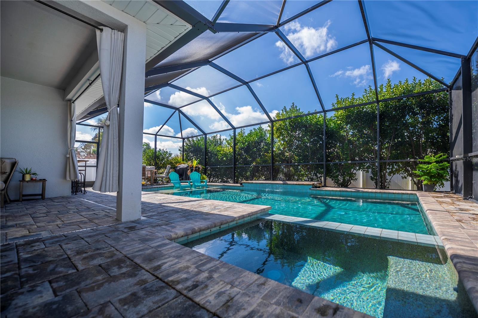 Image 2 of 64 For 2581 Ananas Road