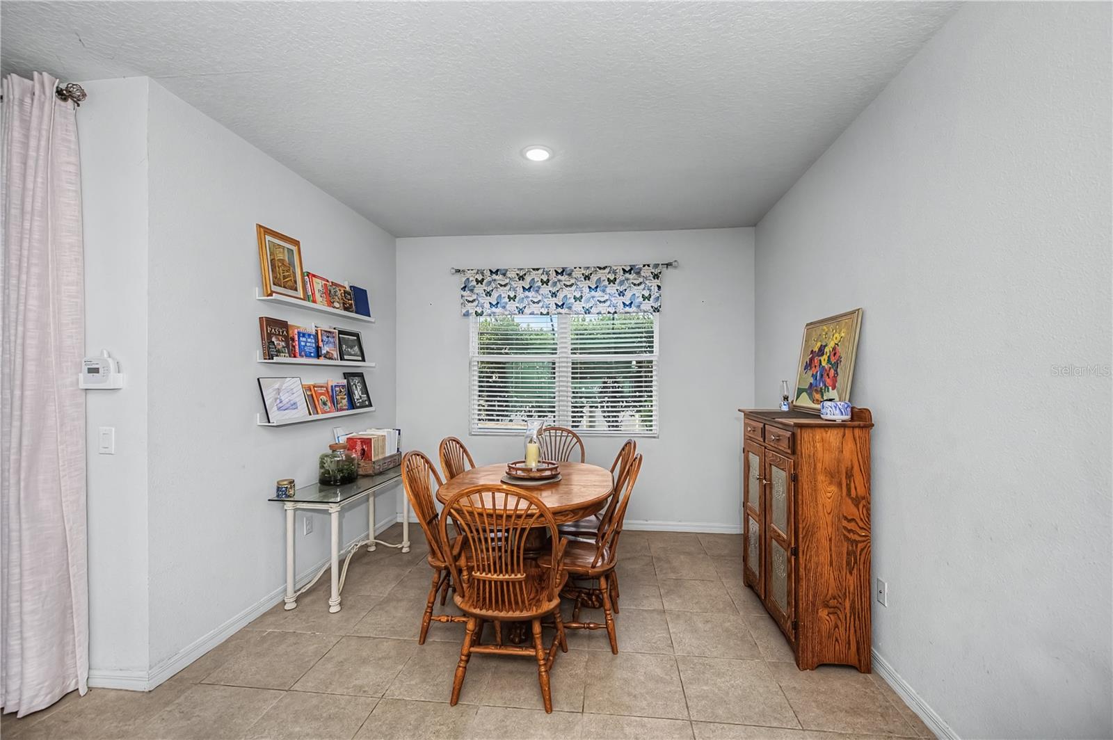 Image 20 of 64 For 2581 Ananas Road