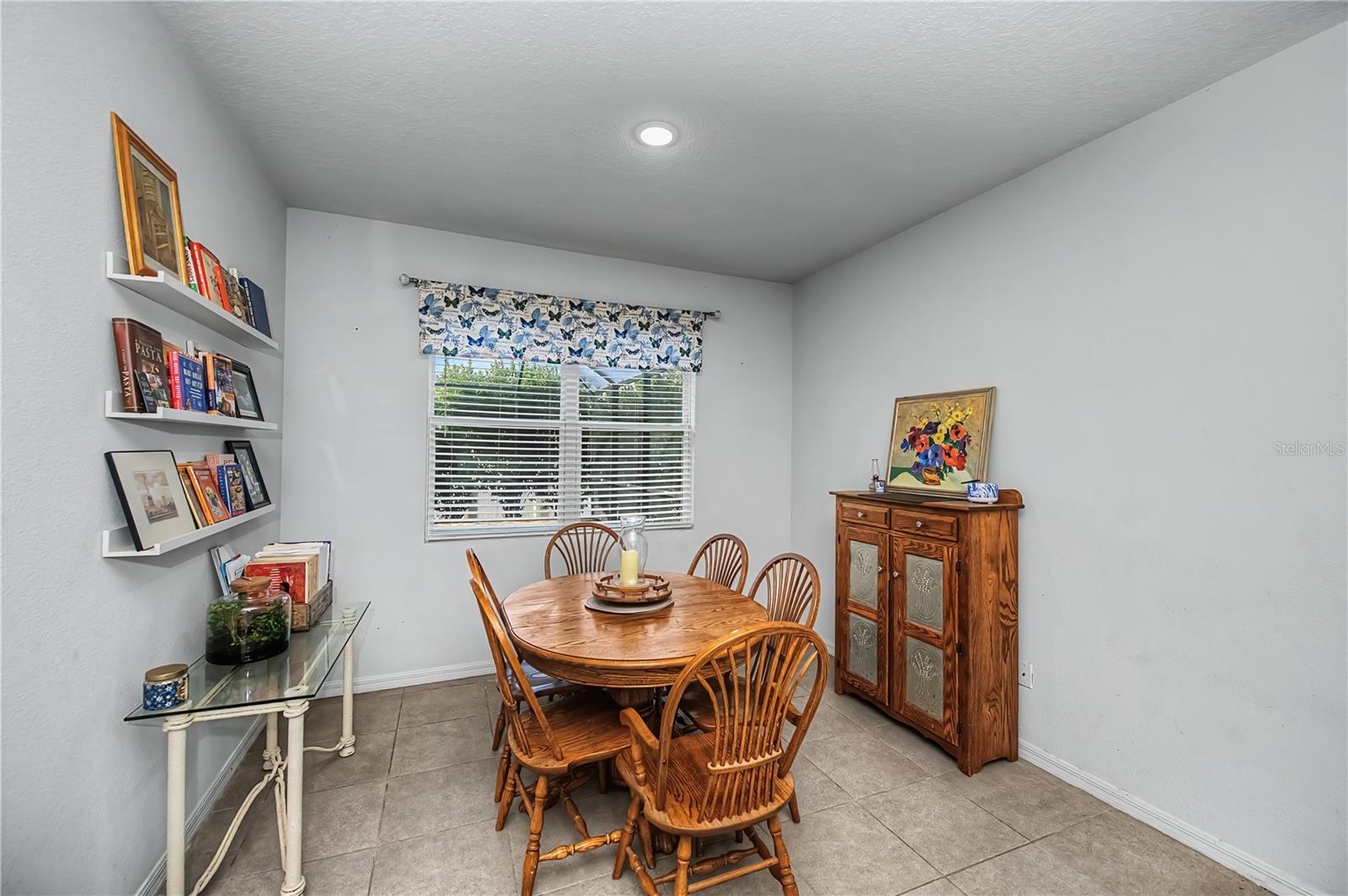 Image 21 of 64 For 2581 Ananas Road