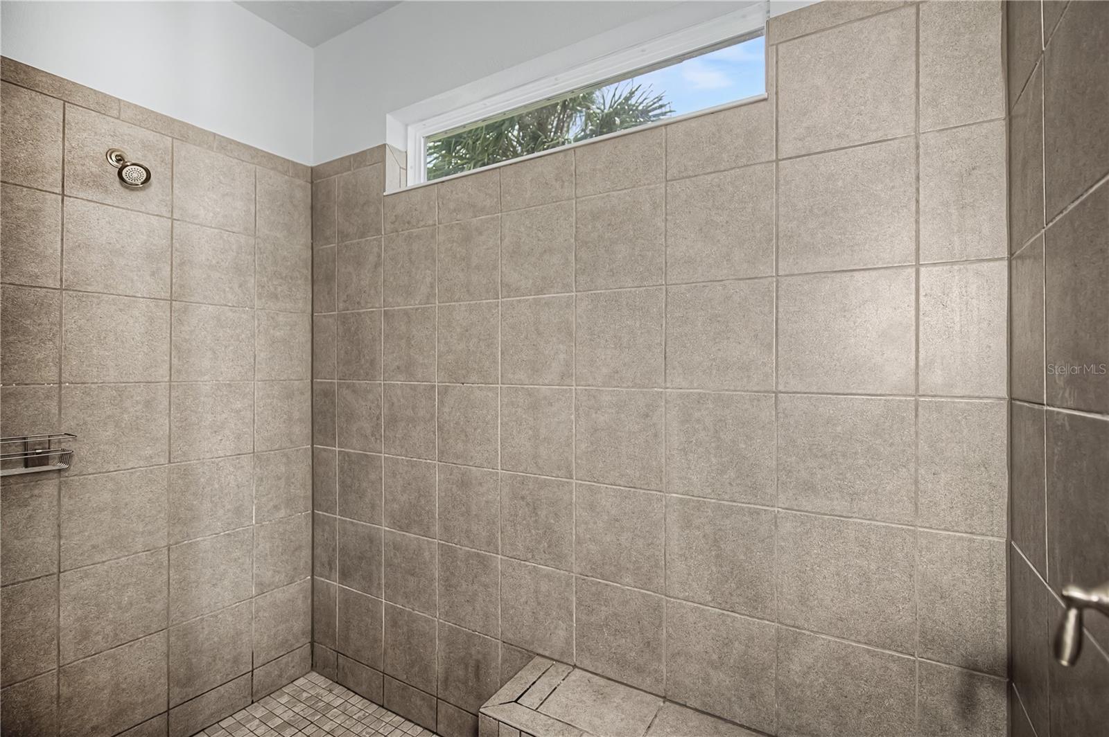 Image 28 of 64 For 2581 Ananas Road