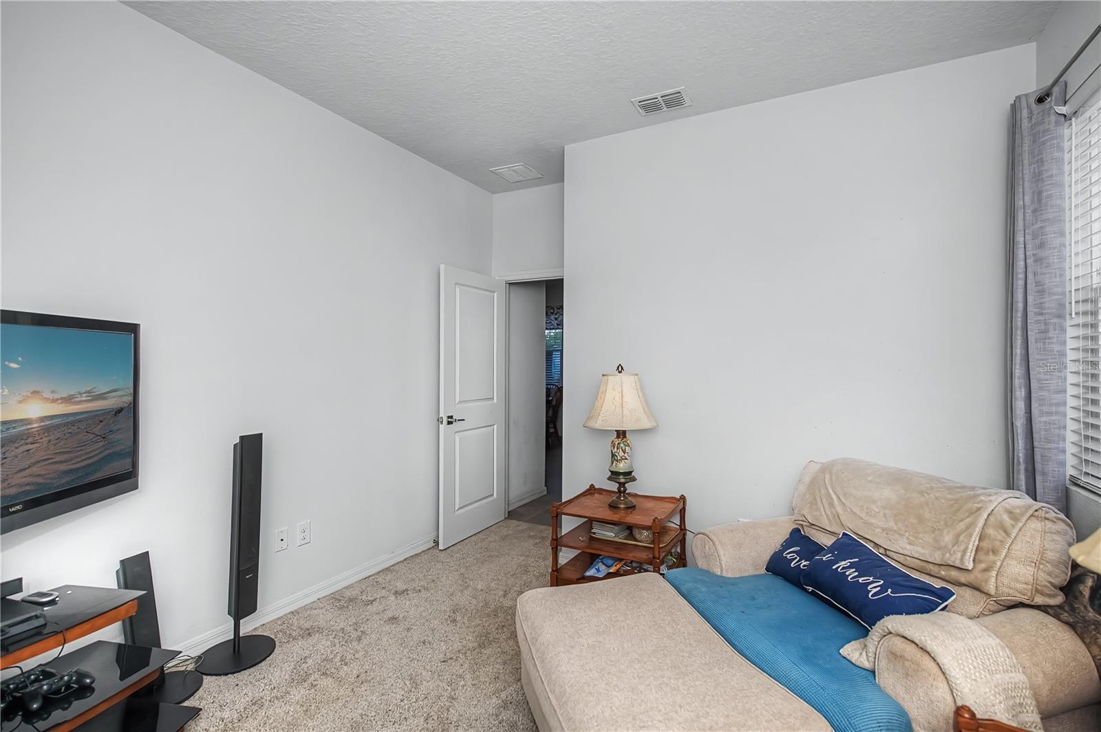 Image 38 of 64 For 2581 Ananas Road