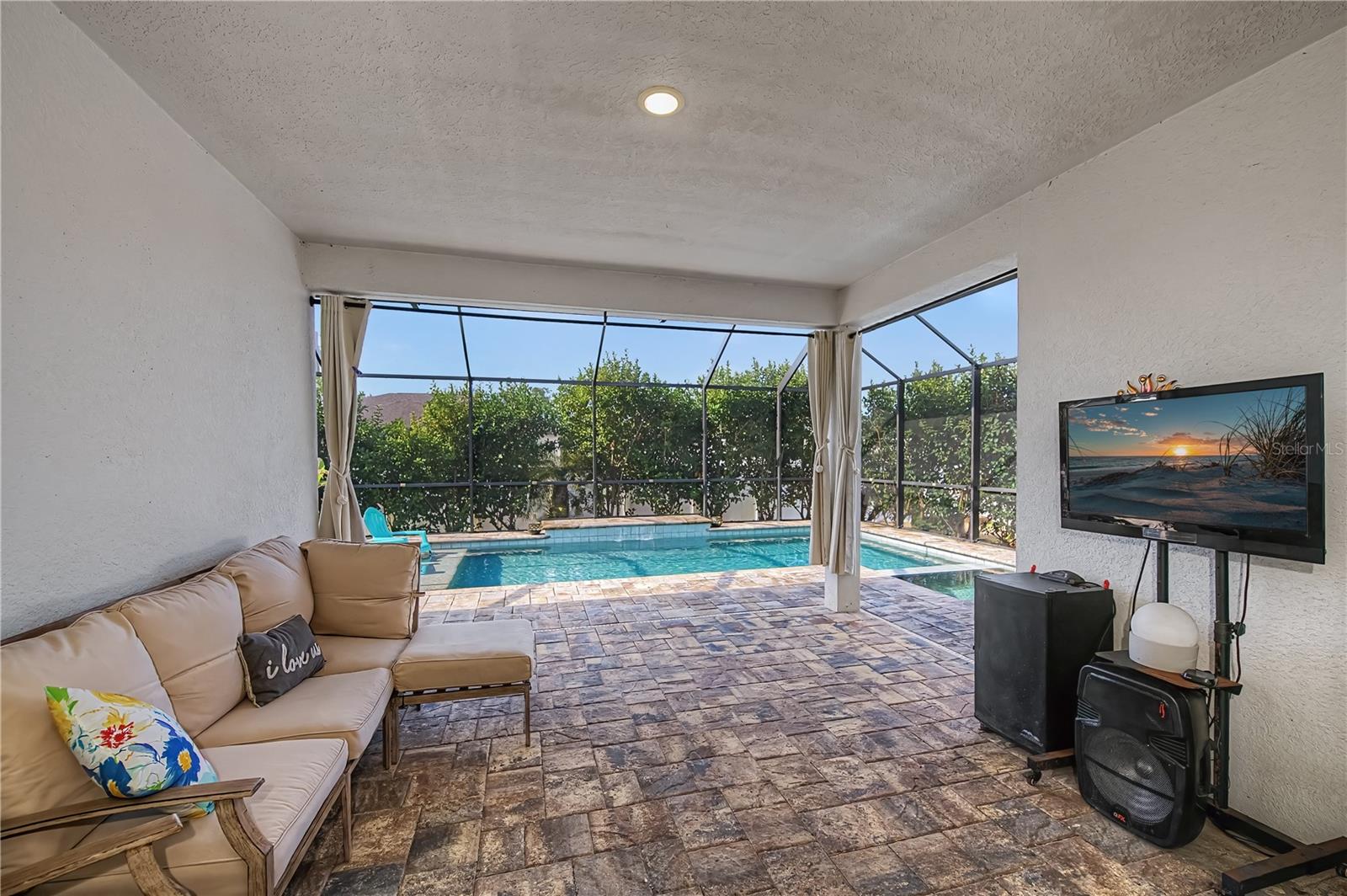 Image 45 of 64 For 2581 Ananas Road