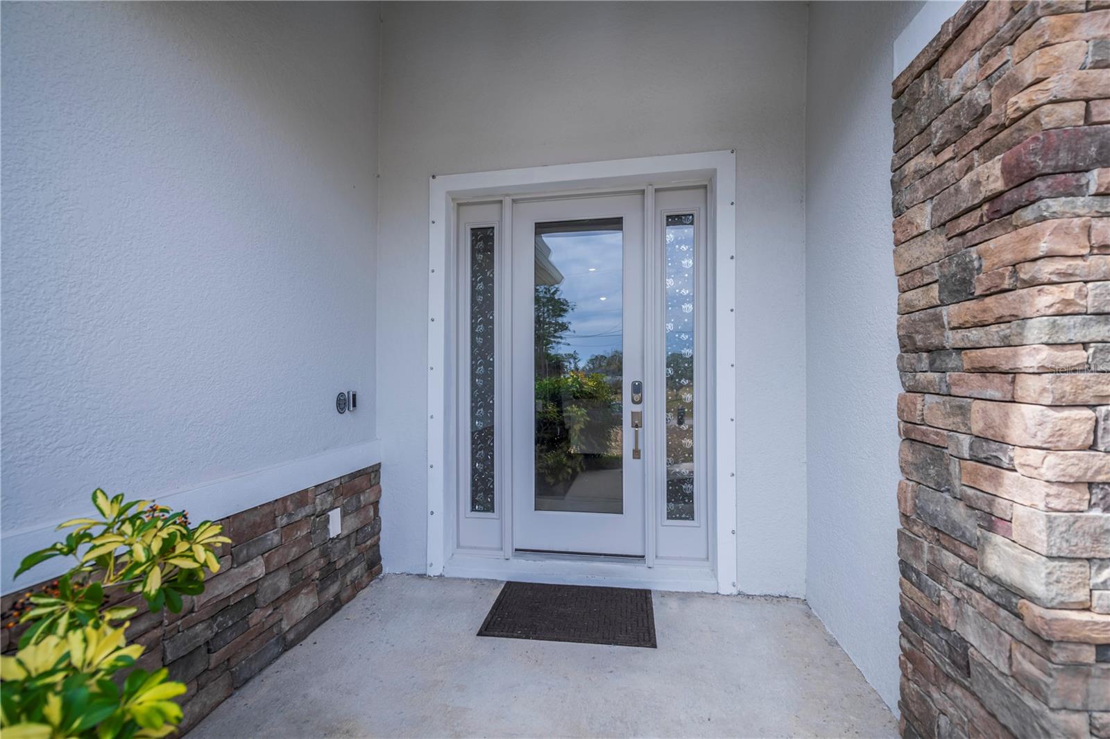 Image 6 of 64 For 2581 Ananas Road