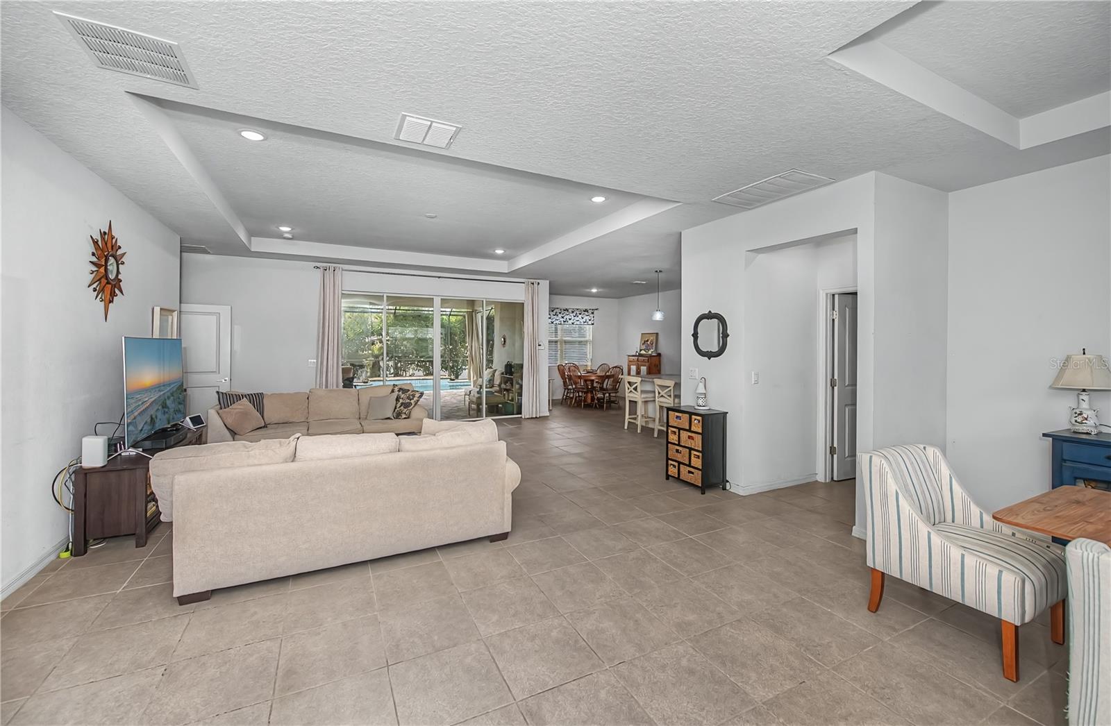 Image 8 of 64 For 2581 Ananas Road