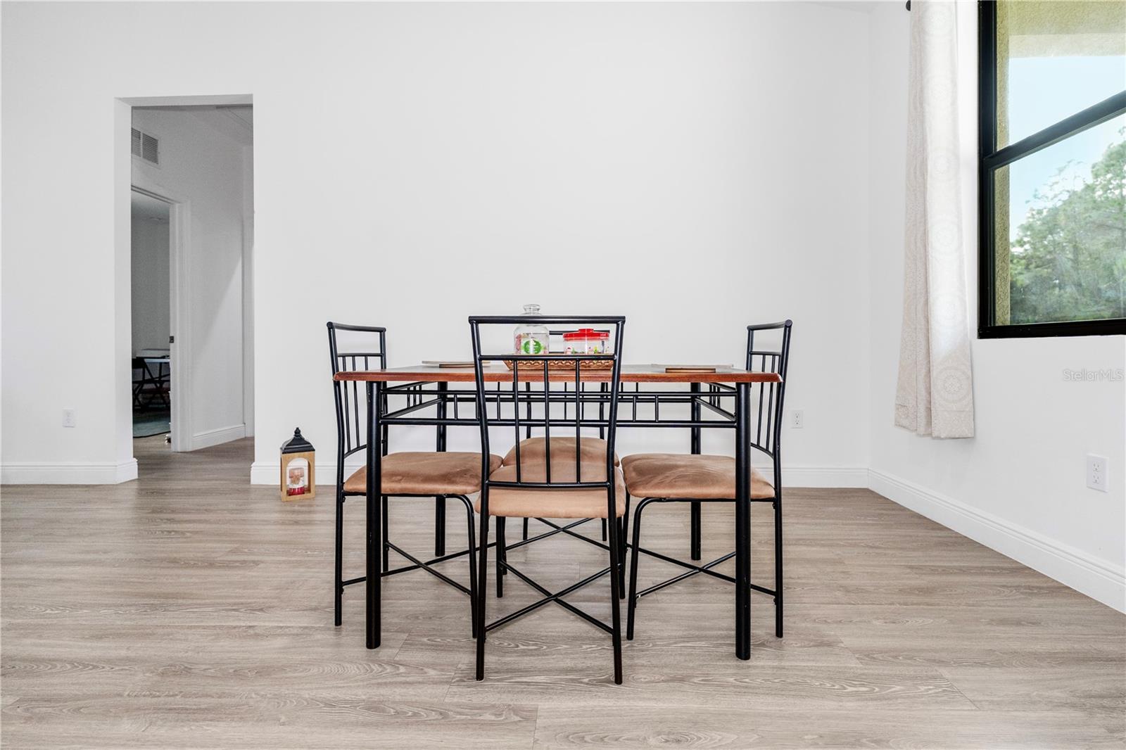 Image 22 of 47 For 8031 Sandy Cir