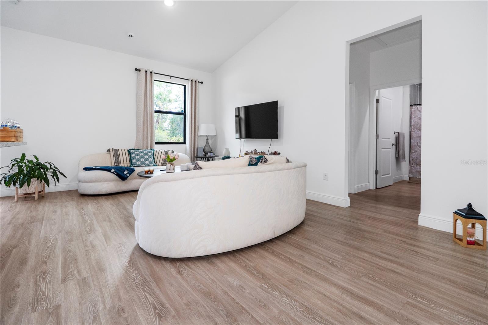 Image 24 of 47 For 8031 Sandy Cir