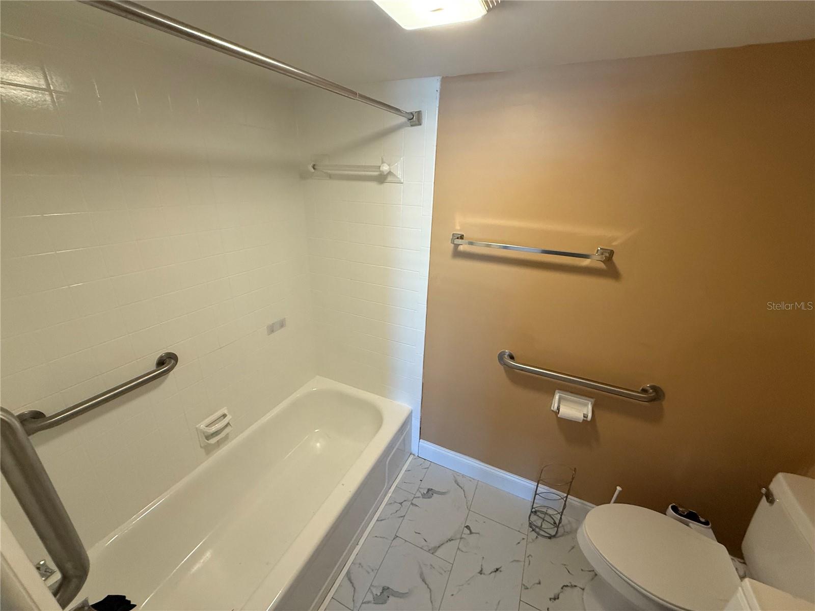 Image 15 of 17 For 21280 Brinson Avenue 203