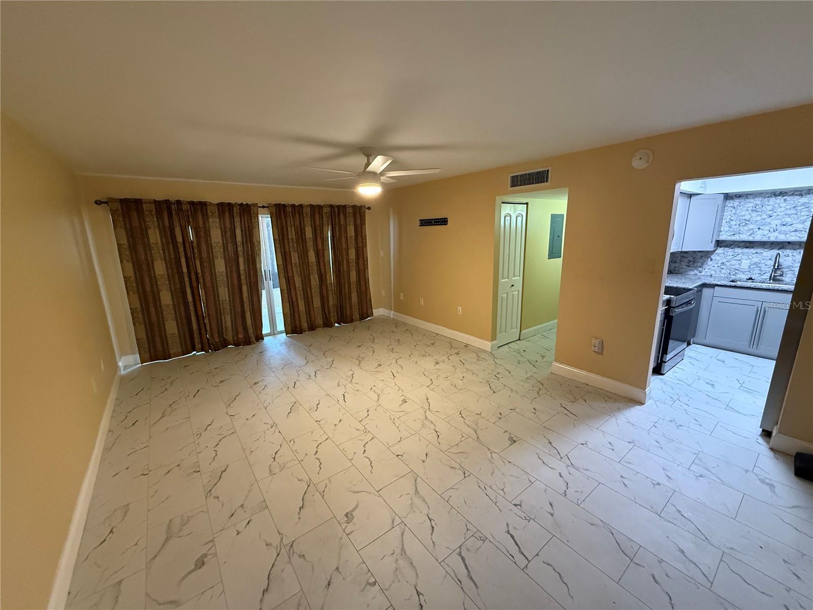 Image 5 of 17 For 21280 Brinson Avenue 203