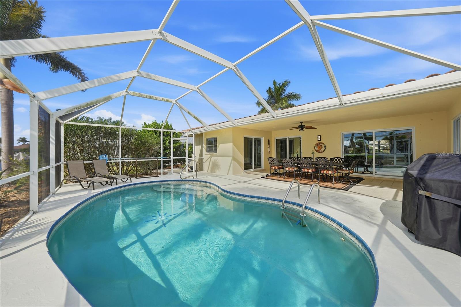 Image 26 of 34 For 495 Belvedere Court