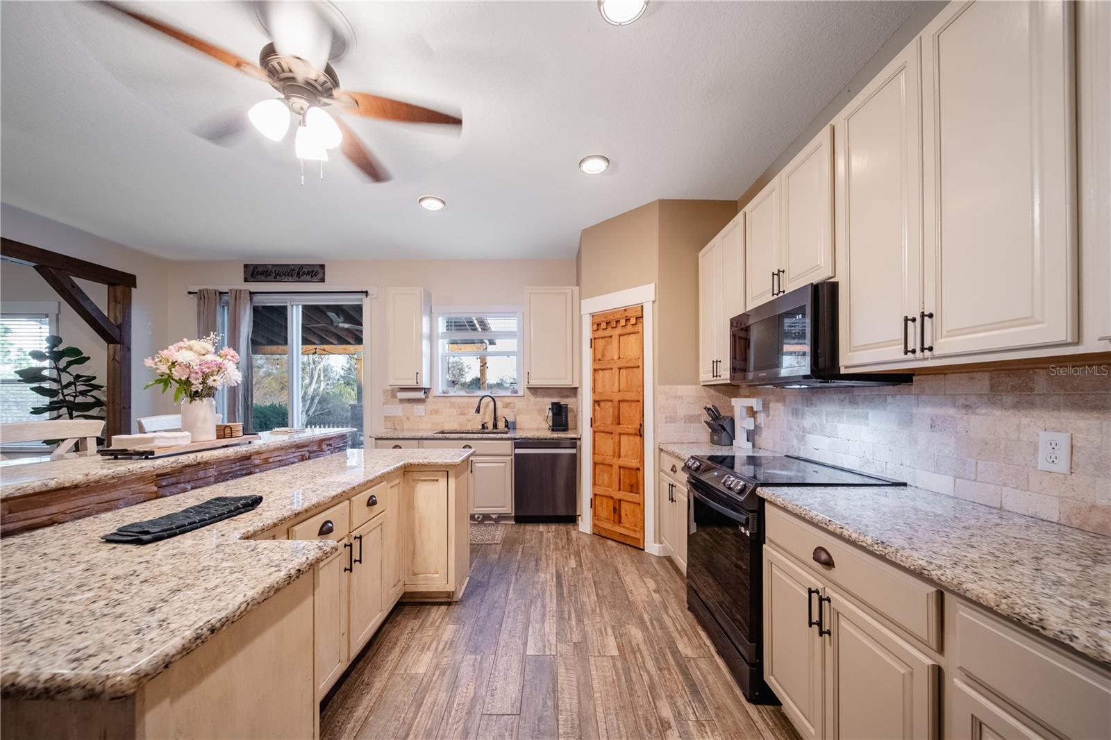 Image 10 of 47 For 2724 Suncoast Lakes Boulevard