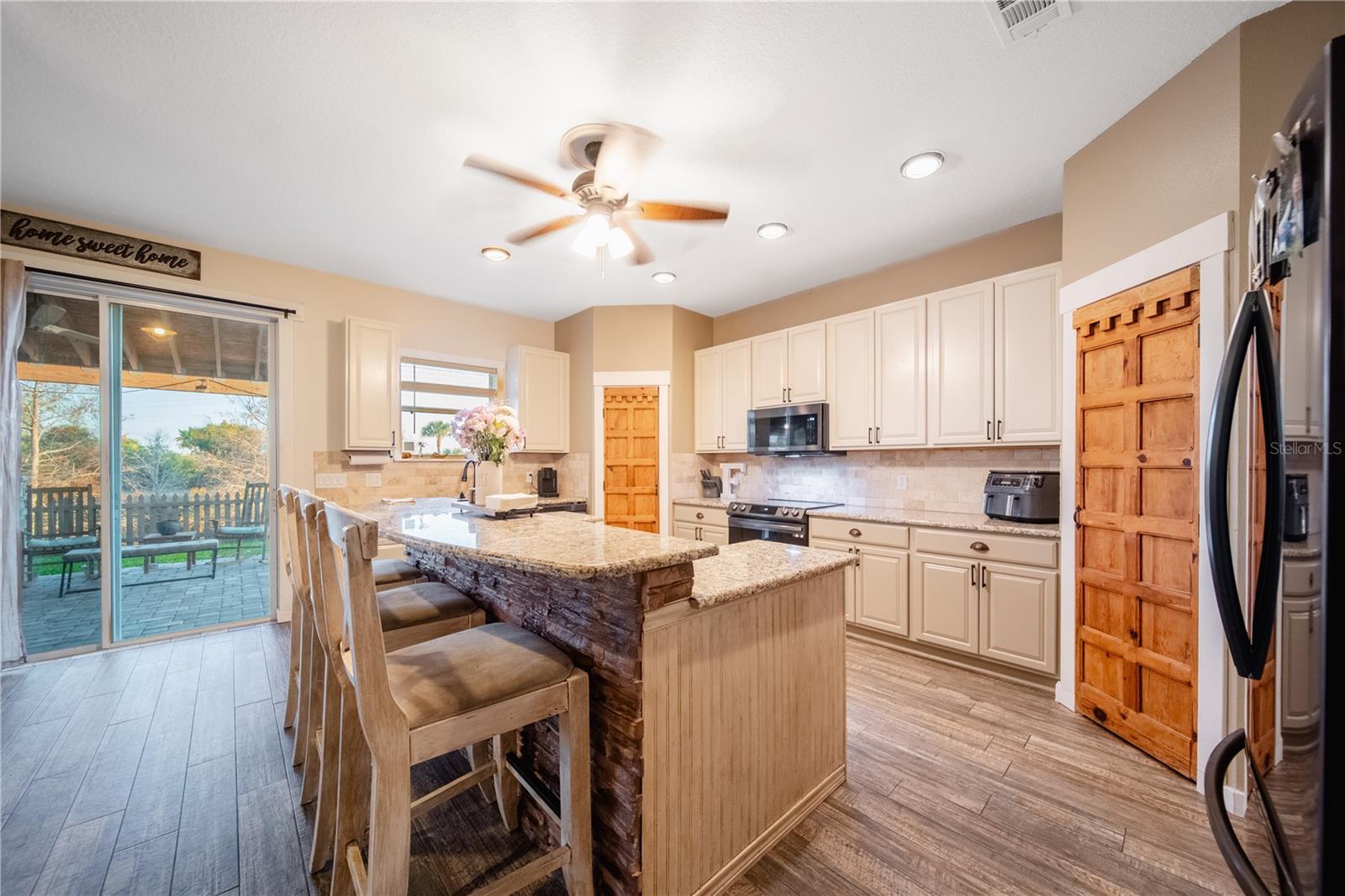 Image 11 of 47 For 2724 Suncoast Lakes Boulevard