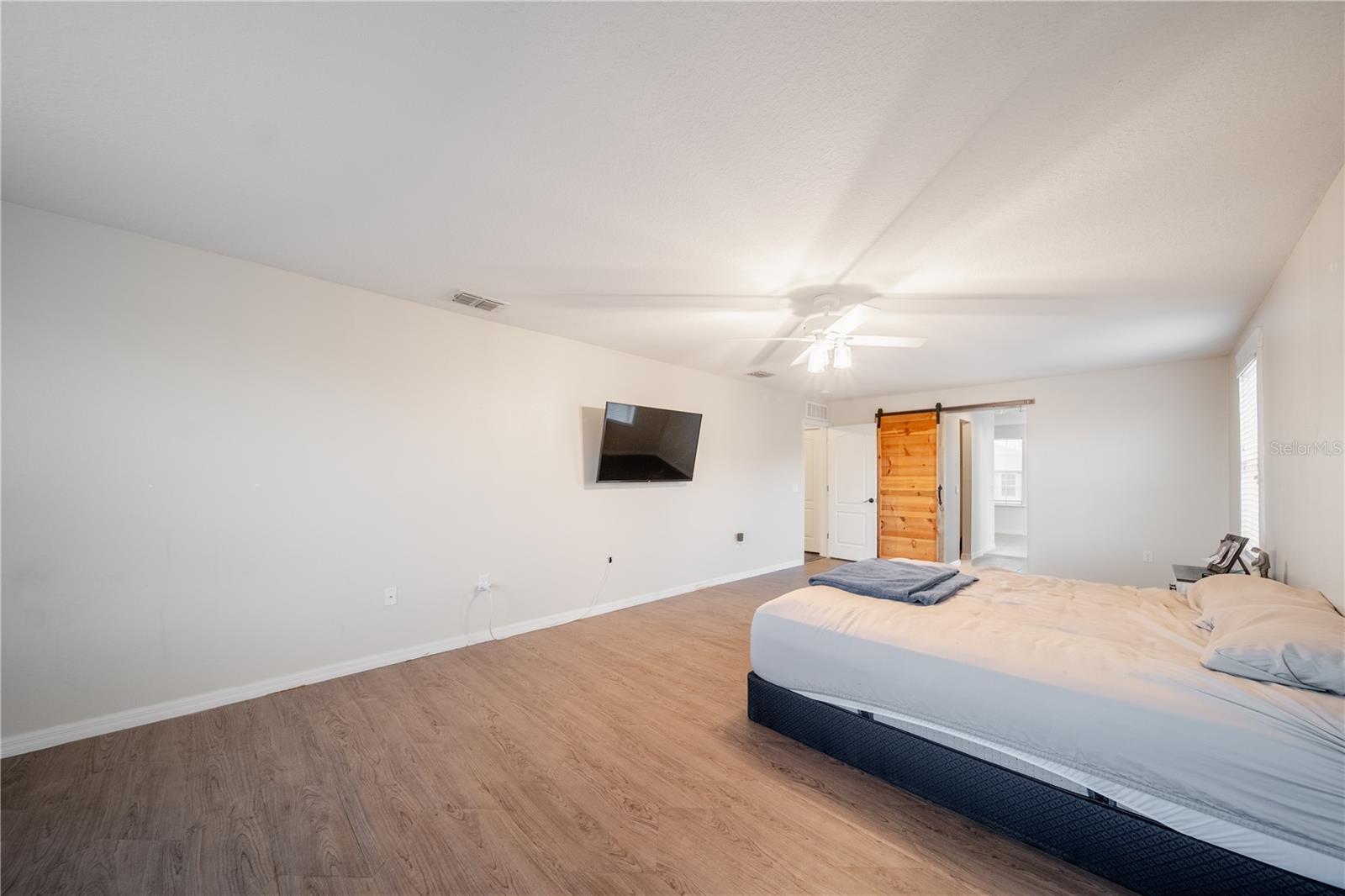 Image 26 of 47 For 2724 Suncoast Lakes Boulevard