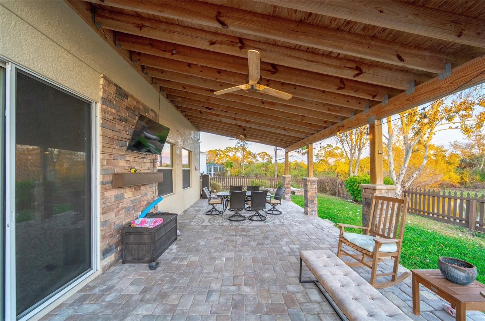 Image 33 of 47 For 2724 Suncoast Lakes Boulevard