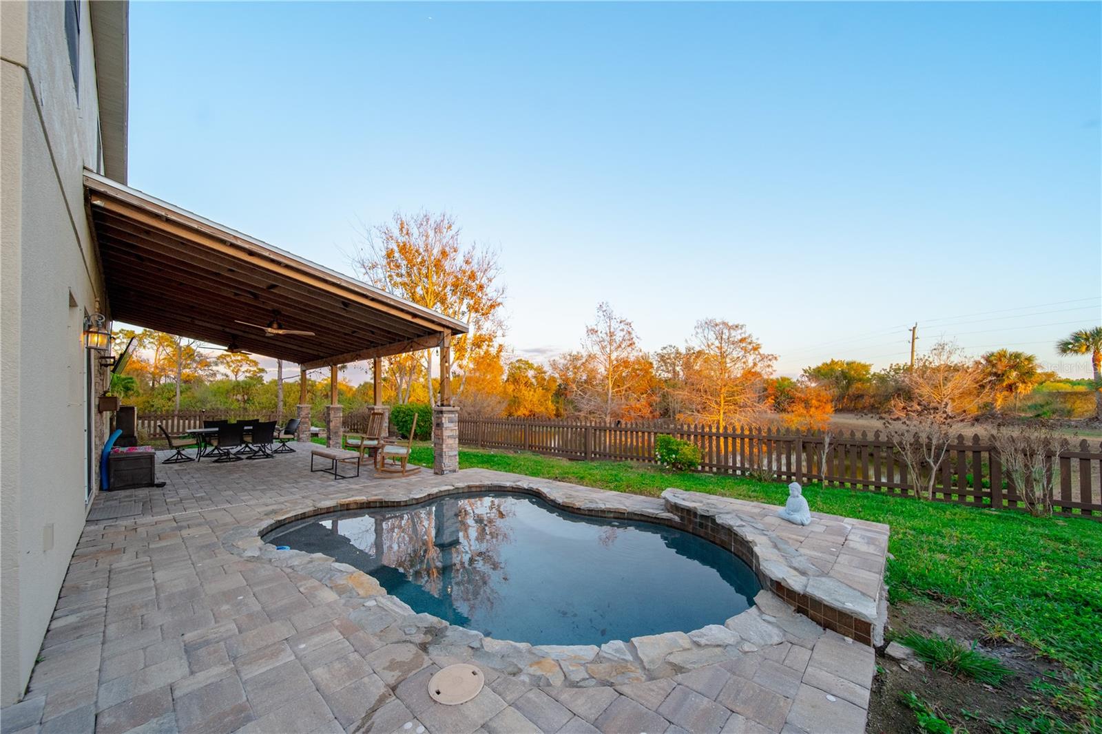 Image 35 of 47 For 2724 Suncoast Lakes Boulevard