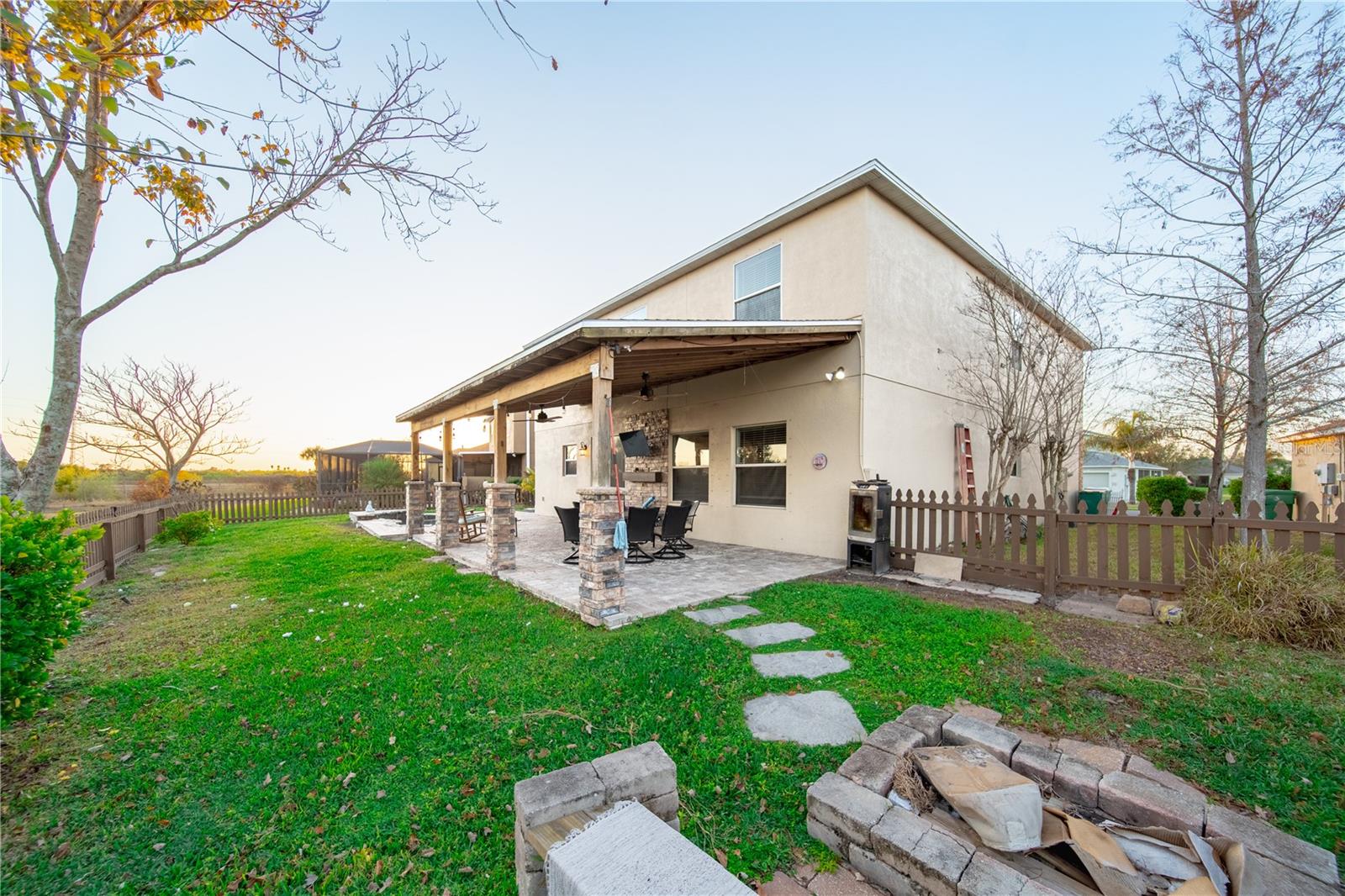 Image 36 of 47 For 2724 Suncoast Lakes Boulevard